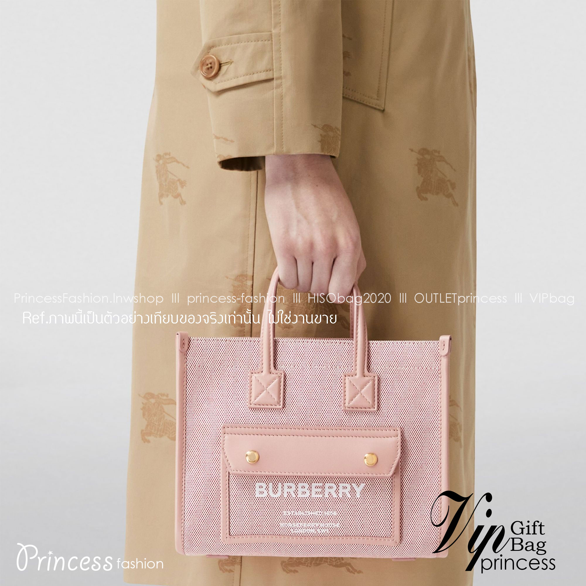 BURBERRY Mini Freya Tote in Bright Red/dusky Pink / BURBERRY FRAGRANCES MINI TOTE BAG ตัวกระเป๋าเป็นผ้าตัดหนัง Lambskin นิ่มสวยหรูดูดี สีสันพาสเทล💖🐻 **น่ารักมากๆ มีช่องกระเป๋าหน้าเล็กให้1ช่อง ภายในช่องหลักโล่งกว้าง