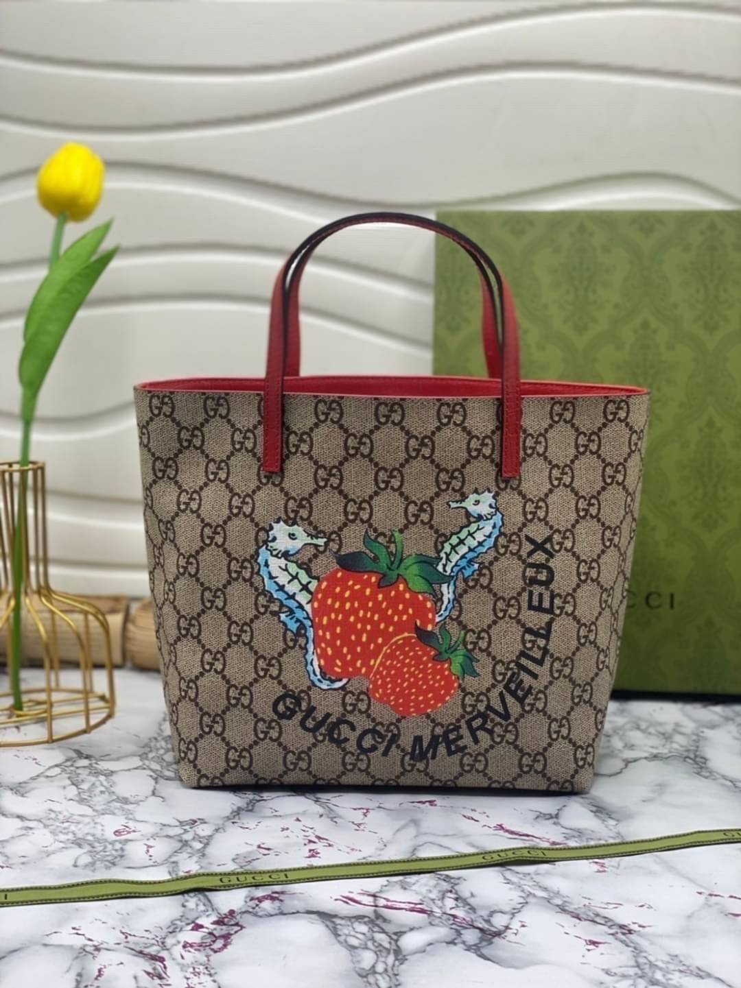 VIP 】Animal-Friendly Gucci Kid GG Supreme Tote Bag งานหนังแท้ทรงตั้งสวย ขนาดกะทัดรัด จุของได้เยอะ ใช้ได้ทั้งเด็กและผู้ใหญ่ น่ารักมากค่ะ **ขายดีตลอดกาล**