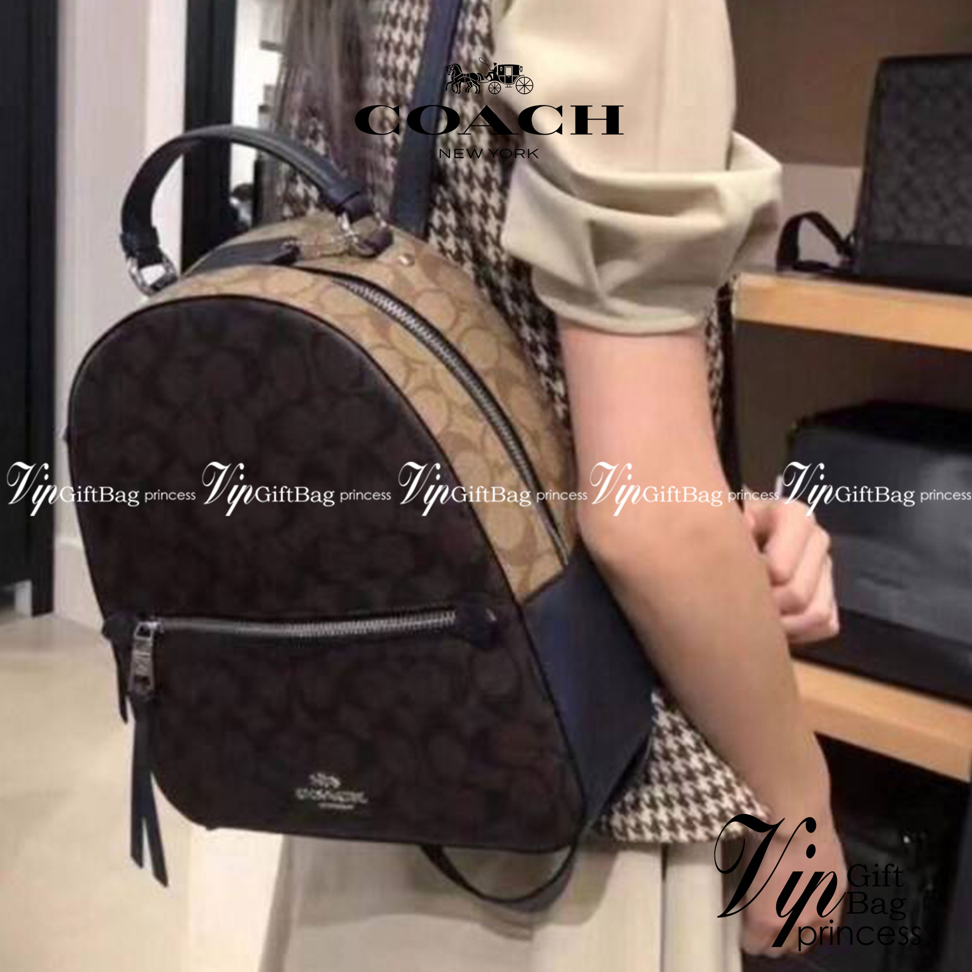 COACH JORDYN BACKPACK IN BLOCKED SIGNATURE ((76622//76624//76715)) พร้อมส่ง กระเป๋าสะพายหลังแบบมีหูหิ้ว หนังแท้ หนังนิ่มอย่างดีเลยค่า ด้านหน้ามีช่องซิปหนึ่งช่องสำหรับใส่ของจุกจิกนะคะ เปิดปิดช่องหลักแบบซิปคู่ หัวซิปมีหนังห้อยมาให้ ภายในกระเป๋าโล่งใส่สัมภาร