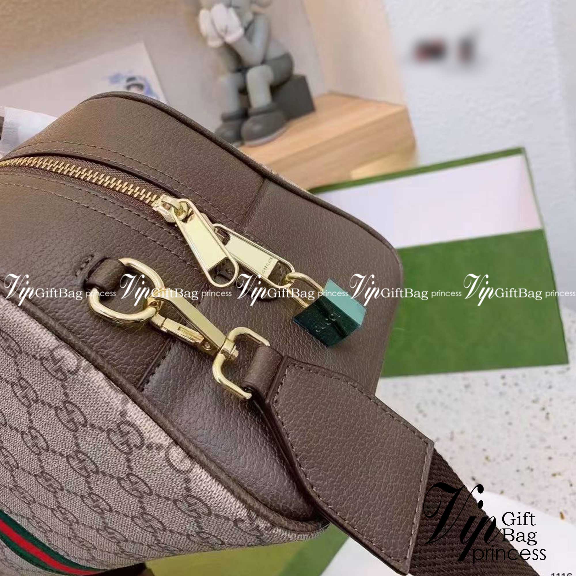 GUCCI Ophidia medium GG top handle bag กระเป๋าสะพายใบกลาง จุของได้เยอะ สายถอดได้ งานปั้มทุกจุดสวยน่าใช้ โทนสีใช้งานง่ายเป็นเอกลักษณ์แบรนด์ แมตช์กับเสื้อผ้าได้ง่าย เสริมลุคสาวมั่นได้ลงตัว