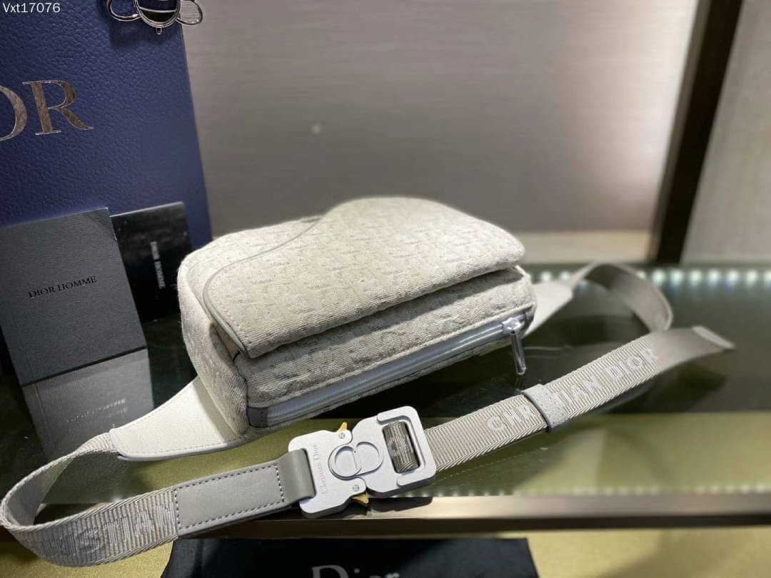CHRISTIAN DIOR BEIGN AND OBLIQUE JACQUARD SADDLE BELT BAG / Dior Belt Bag เกรดใช้งานสลับของแท้ เกรดออริจินอล ภาพสินค้าถ่ายจากงานขายจริง ใช้งานต่างประเทศได้