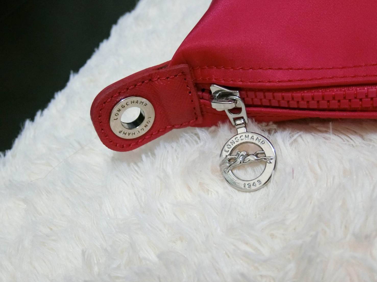 Longchamp Size S สินค้าใหม่ ของแท้!! เป็นล็อตผลิตเกินออเดอร์จากโรงงาน มาพร้อมการ์ด/ถุงผ้าแบรนด์/ถุงกระดาษแบรนด์ Size S: 25 x H. 23 x 16 cm. Color: Rose Pink 270