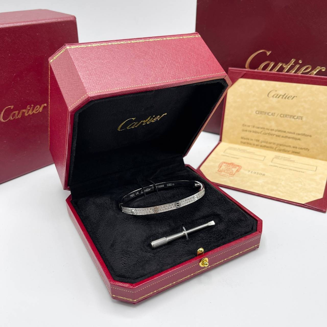 Cartier Love Bracelet Small Model กำไลข้อมือคาเทียร์ เกรดเทพออริจินิล ปั้มทุกจุด มีเลขปั้มด้านในวงครบ วัสดุคุณภาพดี ไม่ลอกไม่ดำ พร้อมกล่องหนาตามแบบปั้มลายแบรนด์ ภาพสินค้าถ่ายจากงานขายจริง ใช้งานต่างประเทศได้