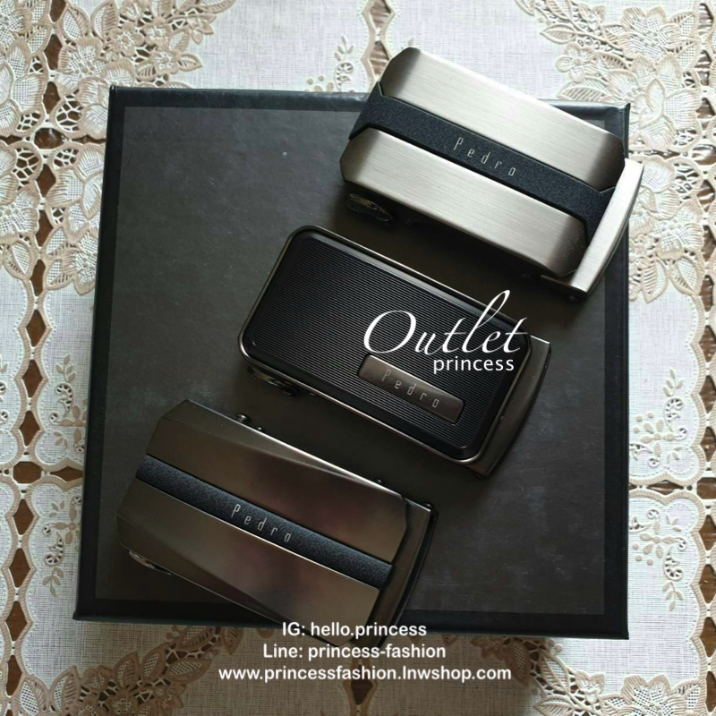 PEDRO MEN LEATHER BELT (Free Size) เข็มขัดหนังจาก PEDRO MEN หัวเข็มขัดโลหะ โลโก้แบรนด์ที่หัวเข็มขัด คุณภาพดีตามแบบฉบับของแบรนด์ สายเข็มขัดหนังเรียบสีดำ สายปรับใช้เข้าได้กับทุกชุด มาพร้อมกล่องและถุงกระดาษแบรนด์มอบเป็นของขวัญได้นะคะ