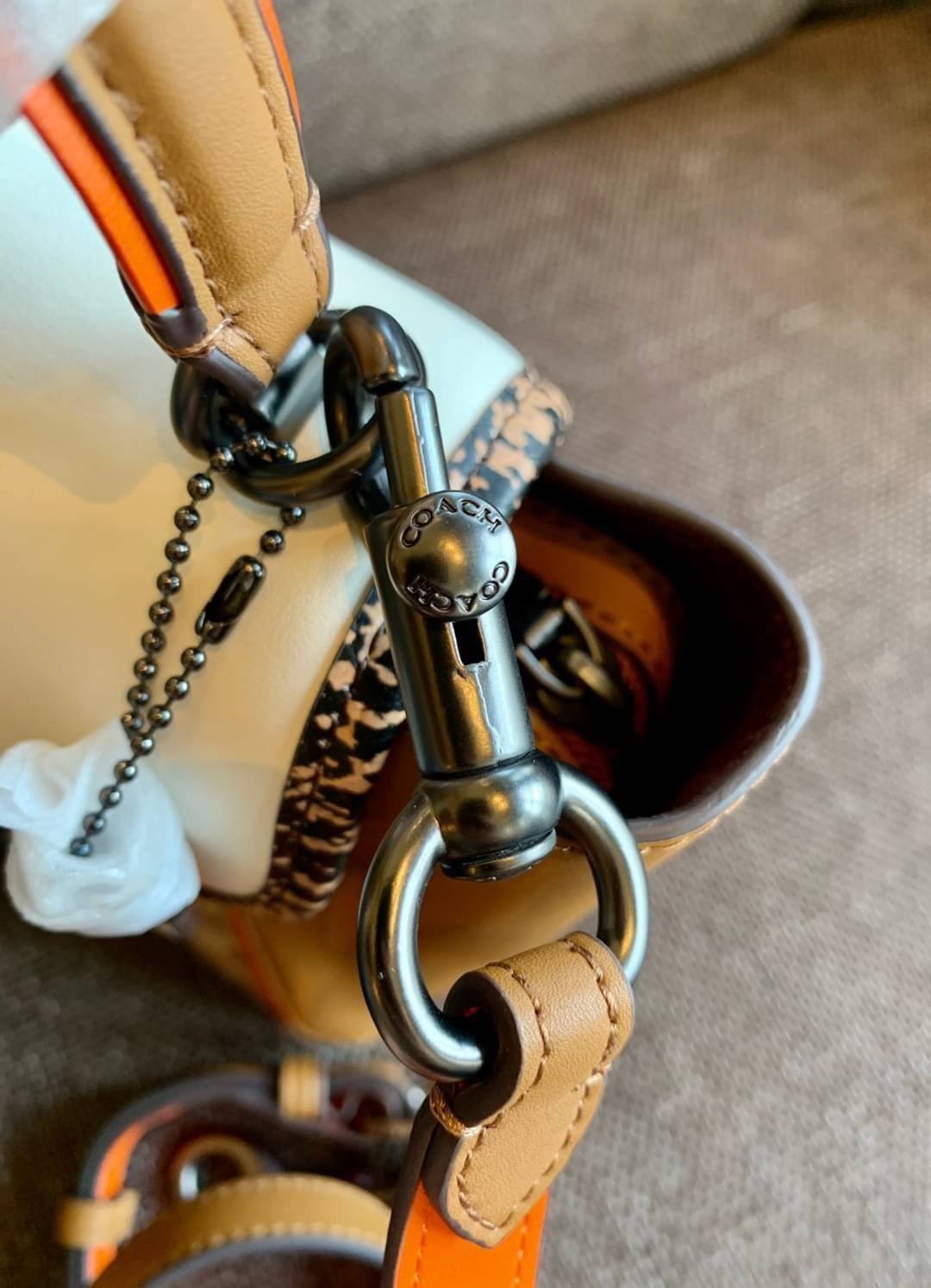 COACH COURIER CARRYALL 23 IN COLORBLOCK SIGNATURE CANVAS พร้อมส่ง 7 แบบ พร้อมส่ง ลุคดูไฮสุดๆค่ะ! กระเป๋าสะพายหนังหรูหราและคลาสสิค หนังแท้ชั้นดีที่สุด น้ำหนักเบา หนังสวยมากก สัมผัสแล้วหลงรักแน่นอนจ้าา😘