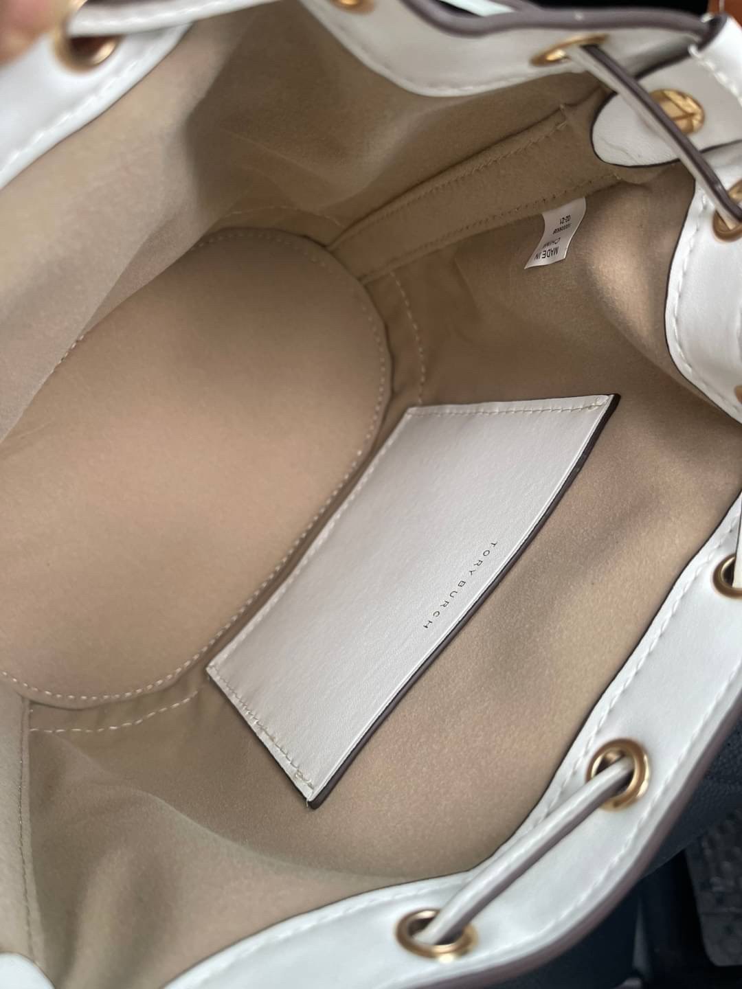 ของแท้ 💯% 】shop Medium : Tory burch t monogram jacquard embroidered bucket รุ่นใหม่ล่าสุดจาก TORY BURCH ครั้งแรกกับโมโนแกรม ที่ได้รับแรงบันดาลใจมาจากโลโก้สุดคลาสสิก