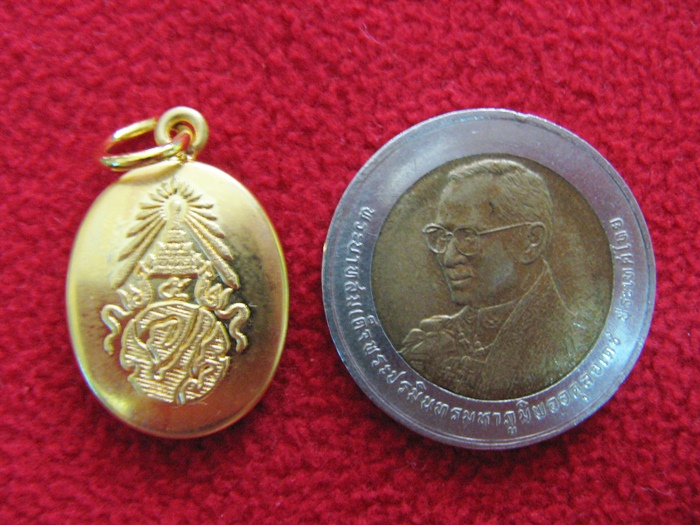 สินค้าหมดค่ะ จี้เสด็จพ่อร.5 หลังจปร ล้อมเพชร เลี่ยมทองไมครอนค่ะ