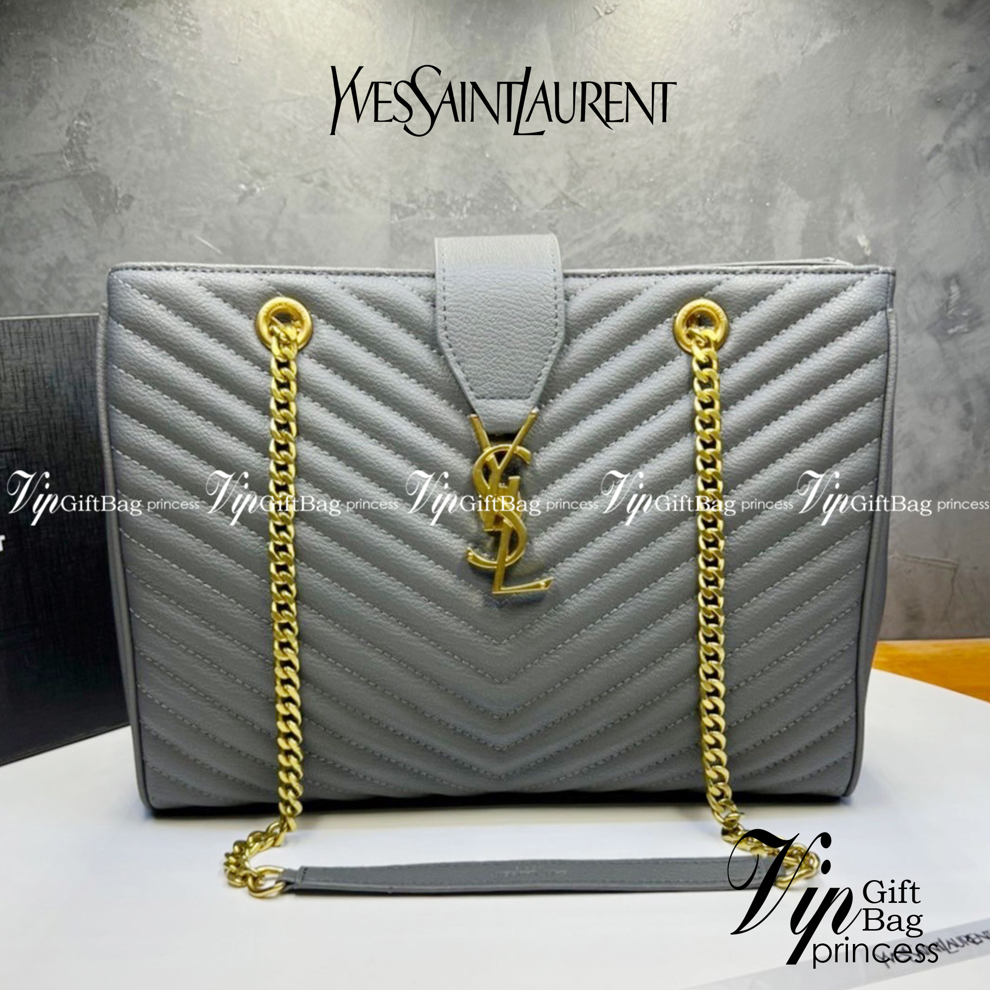 หนังแท้ Saint Laurent YSL Monogram Shopping Large Tote Bag กระเป๋าทรงช้อปปิ้งใบใหญ่ จุของได้เยอะ ภายในแบ่ง 2 ช่อง พร้อมซิปช่องกลาง ภาพสินค้าถ่ายจากงานขายจริง ใช้งานต่างประเทศได้