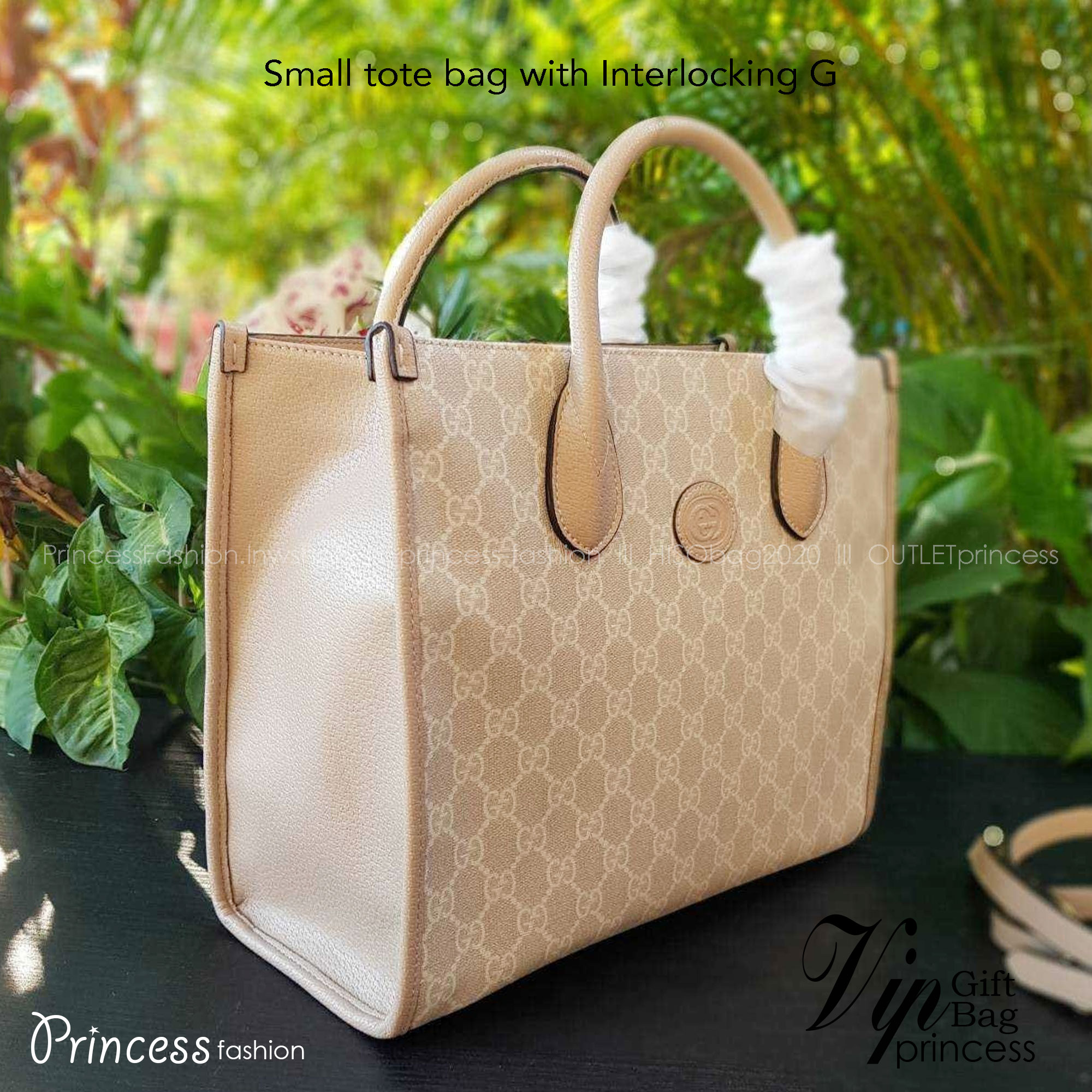 GUCCI Small tote bag with Interlocking G กระเป๋าทรงTOTE ใบใหญ่สุดหรูหรา คลาสสิค จุของได้เยอะ มาพร้อมสายสะพายยาว สามารถถอดเก็บได้ ใช้ได้ทุกโอกาส เป็นอีกรุ่นที่โดดเด่นมากๆ