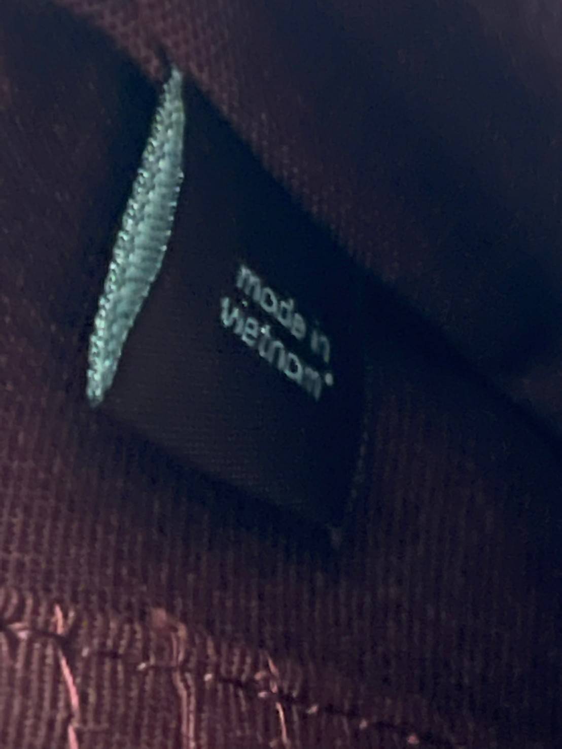 Coach & Disney Corner Zip Wristlet เปิดตัวคอลเลคชั่นเมื่อความดาร์กและโรแมนติกโคจรมาพบกัน เมื่อแบรนด์เครื่องหนังสัญชาติอเมริกัน Coach ร่วมมือกับ Disney สร้างสรรค์คอลเล็กชั่นพิเศษที่ได้รับแรงบันดาลใจมาจากเทพนิยายอเมริกันโกธิกของนิวยอร์ค ถ่ายทอดผ่านเหล่าตัวล