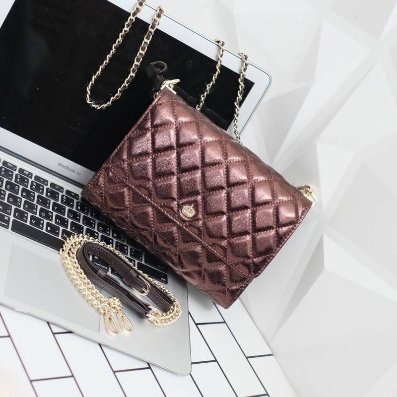 รุ่นขายดีที่สุด ** รอบใหม่ **หนังวัวแท้ สวย นิ่มมากๆค่า และ ปักลายตารางออกมาสวยมาก ** KEEP รุ่น Florence Flat bag ตัวกระเป๋าหนังแท้ นิ่ม-ตึง สุดๆ รุ่นนี้ จะมี 2 ขนาด คือ mini และ classic ไซด์