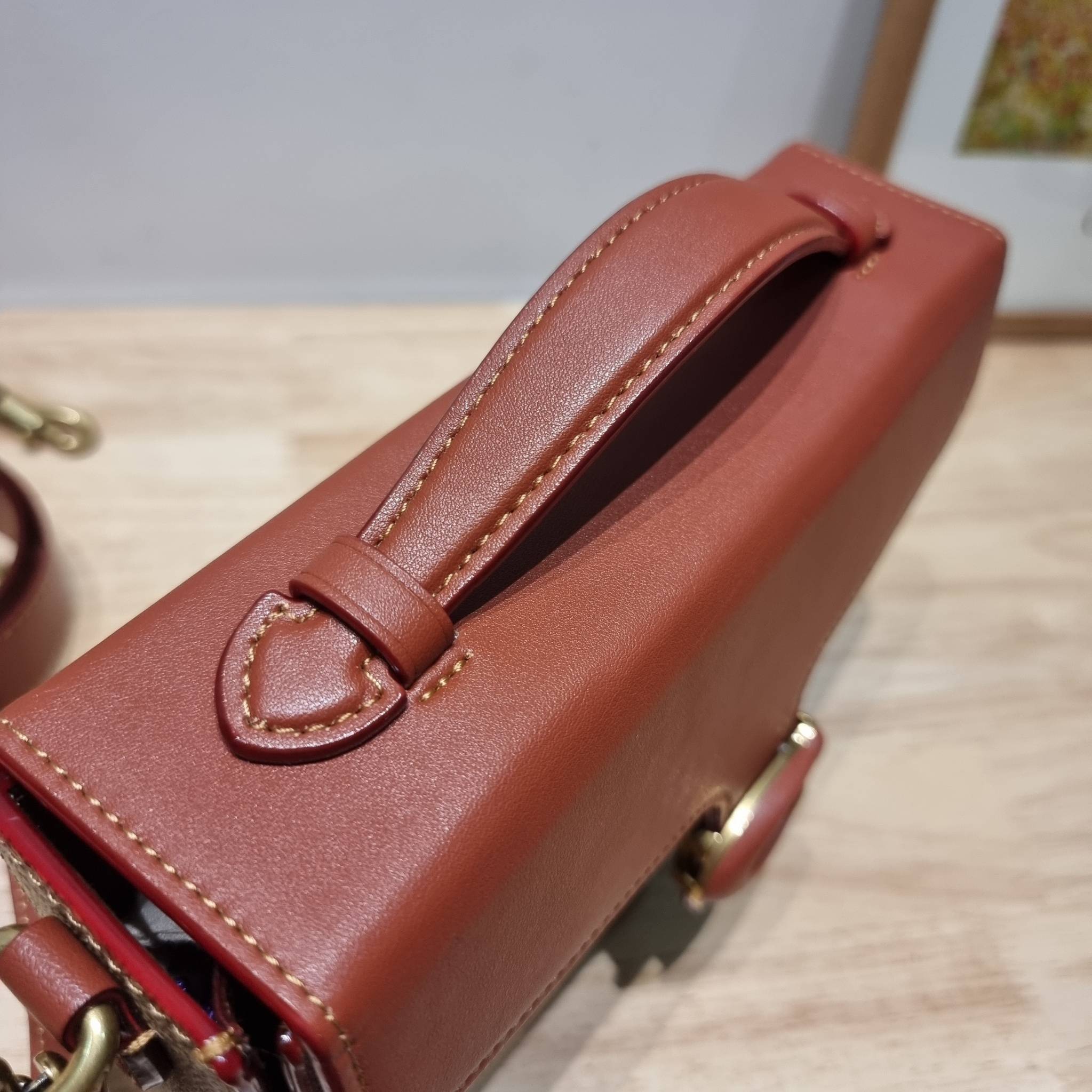 COACH CH798 TABBY BOX BAG IN SIGNATURE CANVAS ดีไซน์ใหม่ปี 2023 กับกระเป๋าสะพายมัลติฟังก์ชั่น ครบครัน ใช้งานได้หลากหลาย สวยคมชัด คลาสสิคใช้ได้ทุกลุค