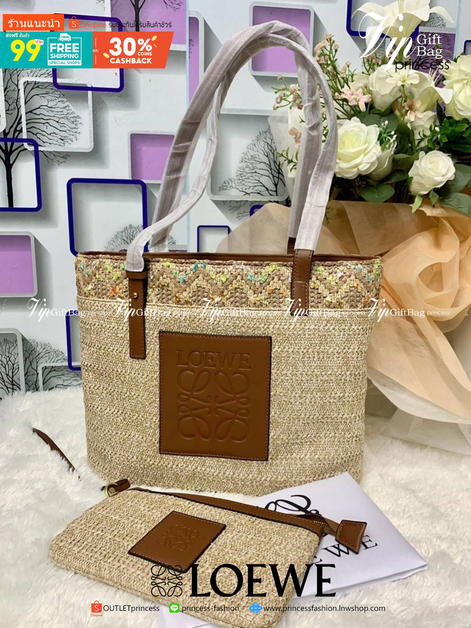 LOEWE TOTE BAG VIP GIFT WITH PURCHASE (GWP) พรีเมี่ยมกิ๊ฟ Limited Edition จาก LOEWE PERFUME DUTYFREE COUNTER วัสดุ Textile Canvas & CalfSkin งานสวยหรู รูปทรงวินเทจมาพร้อม Clutch ใบเล็กเข้าชุด ซื้อ 1 ได้ถึง 2 ด้านหน้าปักโลโก้แบรนด์ LOEWE ผ้าเนื้อหนาใช้งานท