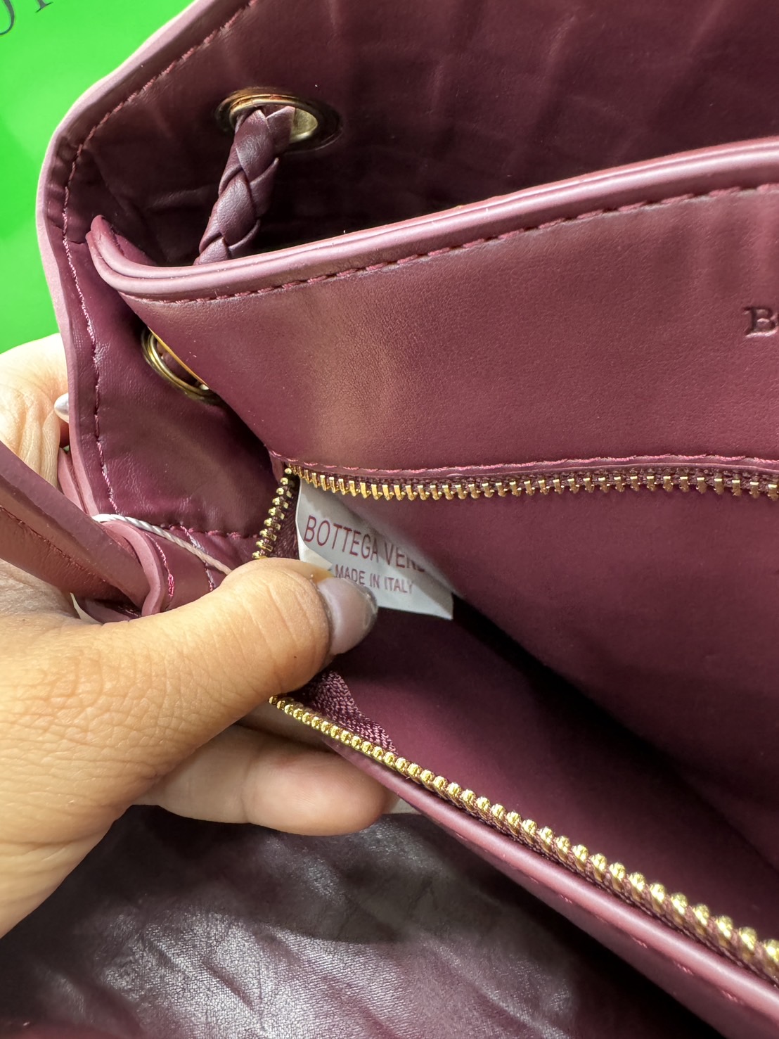 BOTTEGA Small Andiamo embellished intrecciato leather tote 28cm กระเป๋าสะพายดีไซส์สานเป็นเอกลักษณ์ หนัง nappa นิ่มสวยงาม