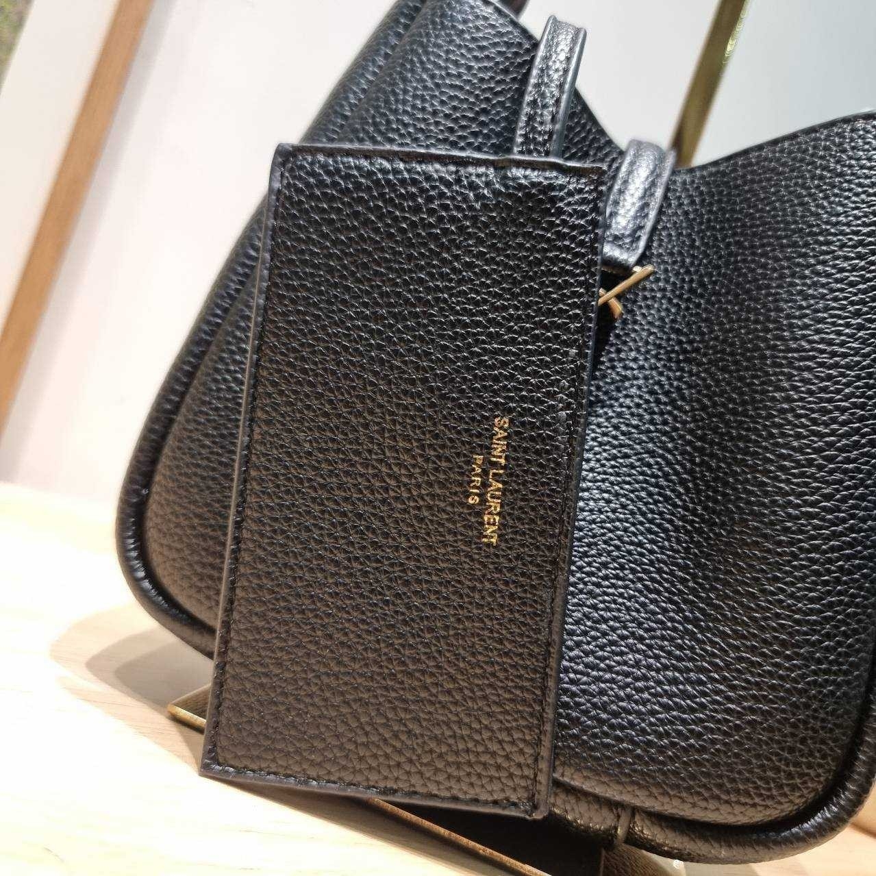 MINI YSL LE 5 À 7 SOFT BABY IN SMOOTH LEATHER กระเป๋าสะพายทรงโฮโบ ขนาดใหม่ baby สวยฟาด ดาเมจคือร้อนฉ่าสุดๆ! ดีไซน์สุดคลาสสิค ควรมีที่สุดค่า เกรดออริ 1:1 ใช้งานต่างประเทศได้