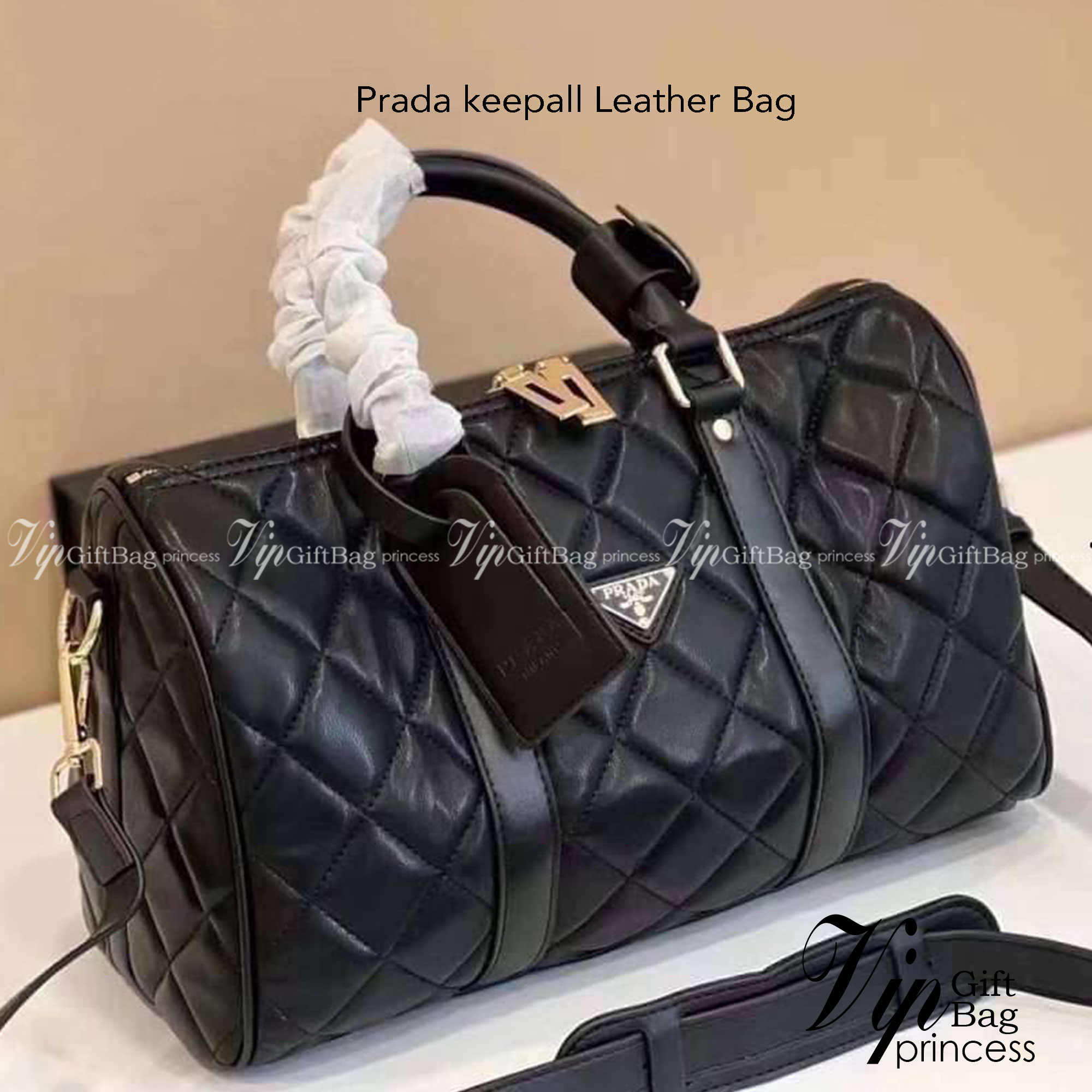 PRADA KEEPALL LEATHER BAG / PRADA Travel Bag 14" กระเป๋าเดินทางทรงหมอนใบใหญ่สไตล์เซเลป งานหนังเต็มใบทรงสวย อะไหล่ทอง มาพร้อมสายสะพายข้างปั้มแบรนด์ สวยหรู ดูแพงคะ!