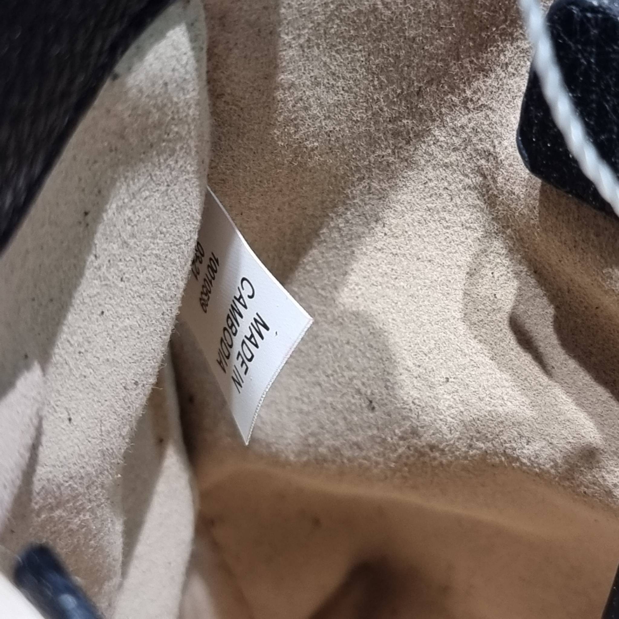 TORY BURCH LIMITED-EDITION SHOULDER BAG รุ่นลิมิเต็ด กับกระเป๋าสะพายไหล่ทรงผู้ดี ที่ผลิตมาในจำนวนจำกัด โดดเด่นด้วยอะไหล่ทองคลาสสิคหรูหรา