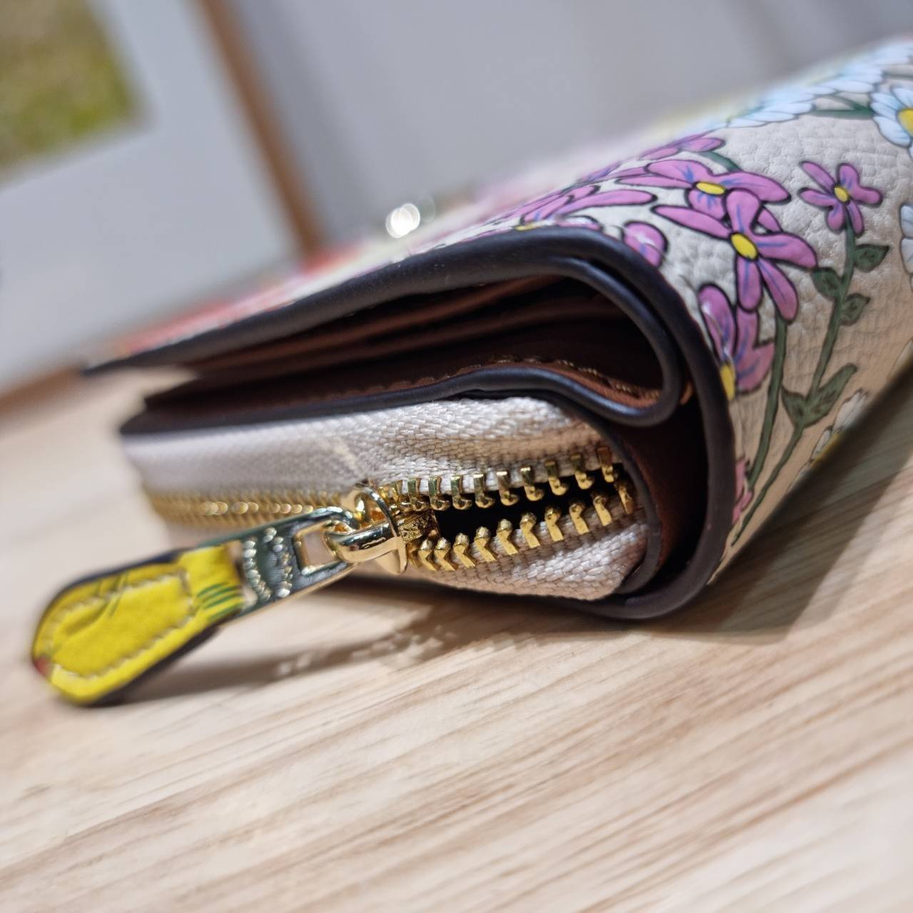 COACH CJ372 CR555 BILLFOLD WALLET WITH FLORAL PRINT กระเป๋าสตางค์ใบเล็กายดอกไม้ เกรดท็อปออริ เกรดดีสุด สลับแท้ 1:1 ใช้ต่างประเทศได้