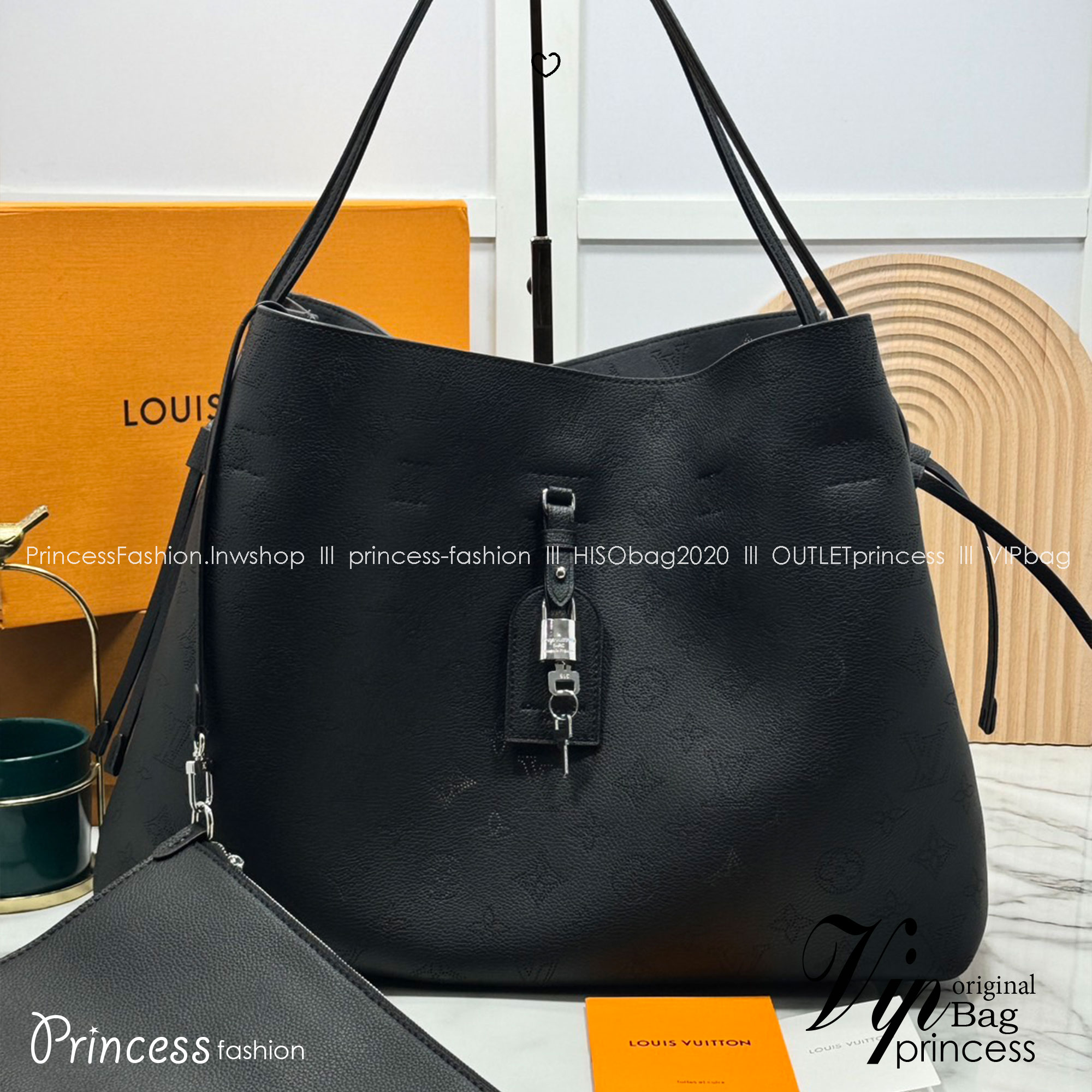 ORI หนังแท้ | LV Boundless Bag กระเป๋าสะพายทรงโท้ทใบใหญ่ ฉลุลายโมโนแกรมเต็มใบ สวยสุดคลาสสิก โทนสีเรียบง่ายใช้งานง่าย หรูหรามีระดับเหนือกาลเวลา