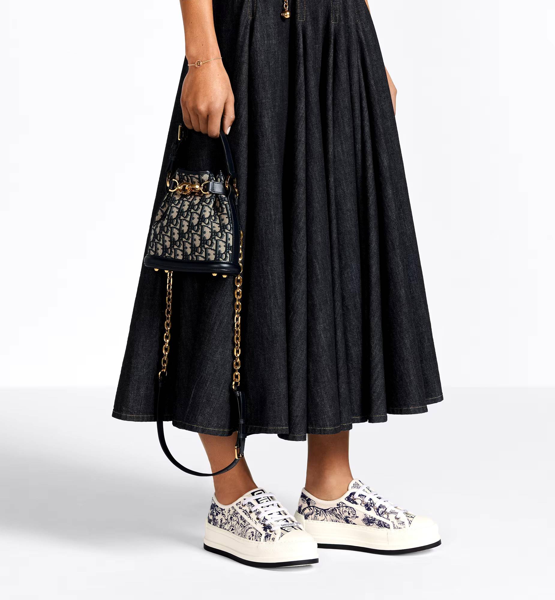 CD SMALL C'EST BAG 17cm / Dior bucket bag พร้อมส่ง กระเป๋าสะพายสุดคลาสสิค ดีไซน์หรู ไซส์เล็กกะทัดรัด ใช้งานง่าย สะพายได้ทุกโอกาส