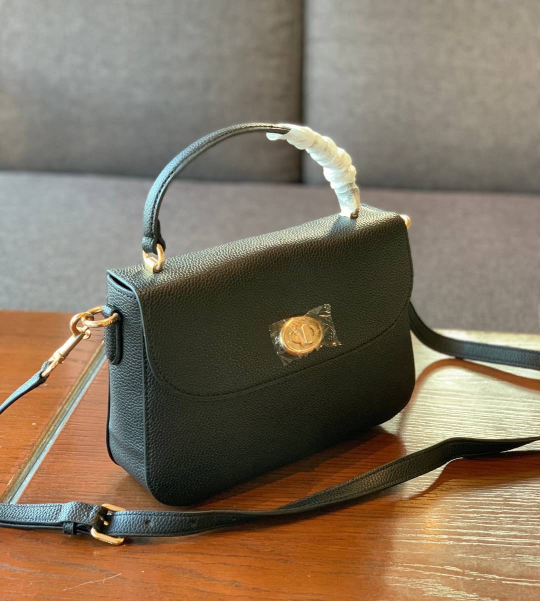 COACH MARLIE TOP HANDLE SATCHEL BAG (COACH C1765) กระเป๋าหิ้ว//สะพายข้าง//สะพายครอสบอดี้ร์ได้ หนังแท้สวยงามค่ะ เปิดปิดกระเป๋าแบบหมุนล็อคใช้งานง่าย ภายในโล่งสามารถใส่กระเป๋าเงินใบยาวได้;ของจำเป็นได้ครบค่ะ;มีช่องซิปและช่องโล่งให้ใส่ของจุกจิกนะคะ มาพร้อมสายส