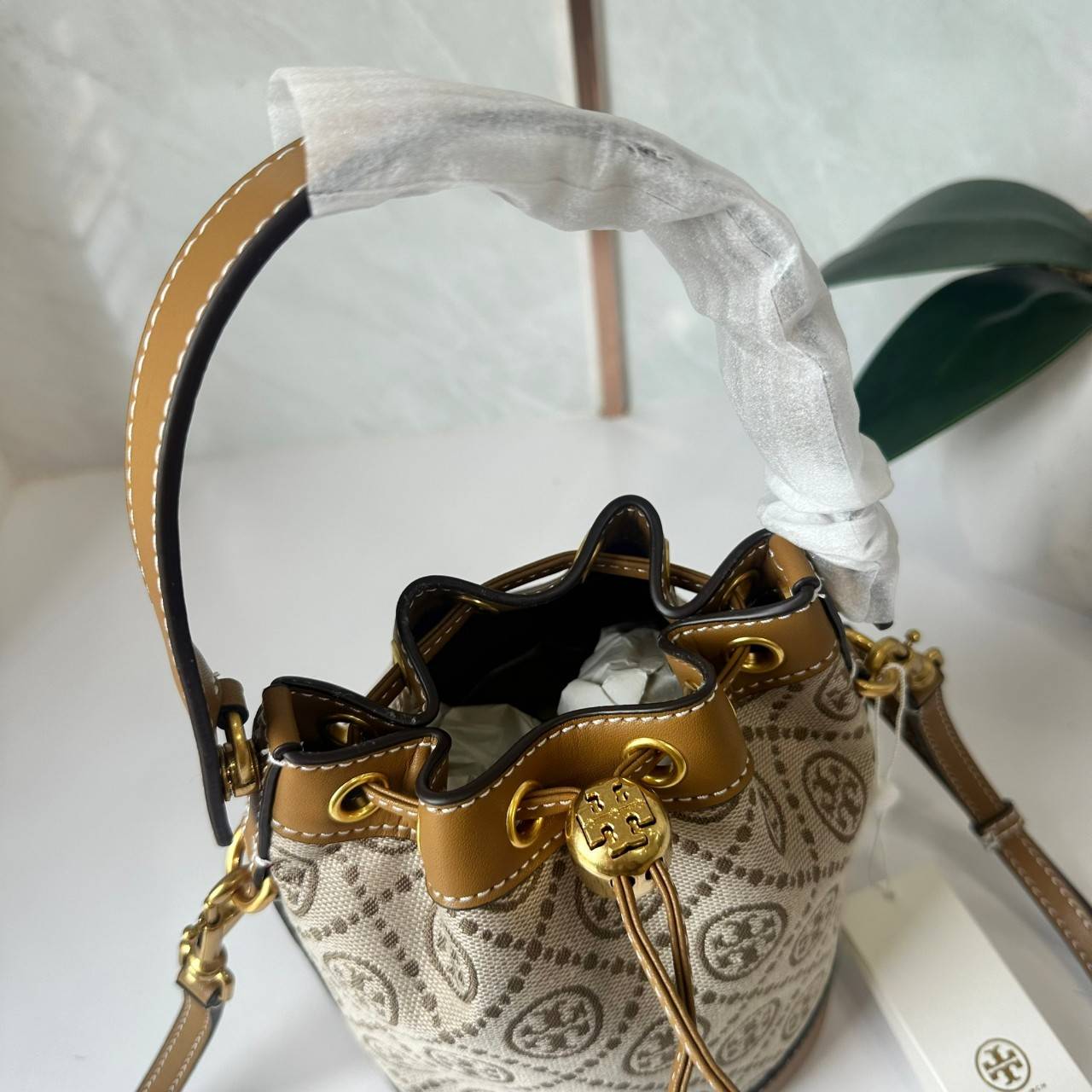 TORY BURCH T MONOGRAM JACQUARD MINI BUCKET BAG กระเป๋าทรงบัคเก็ตไซส์มินิ ทรงยอดนิยมขนาดน่ารัก