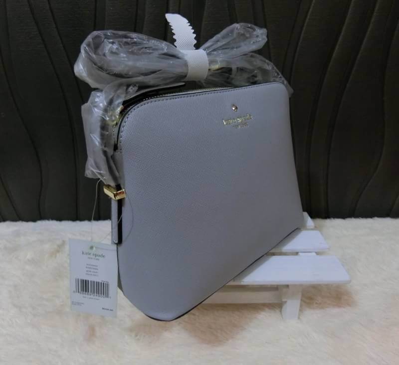 KATE SPADE CEDAR STREET MANDY แบรนด์ดังจากอเมริกาสุดฮิต กระเป๋าขนาดน่ารัก สะพายข้าง หนัง saffiano ภายในลายสวยเก๋สีทองเรียบหรู ทรงแข็งอยู่ทรง MUST HAVE!!