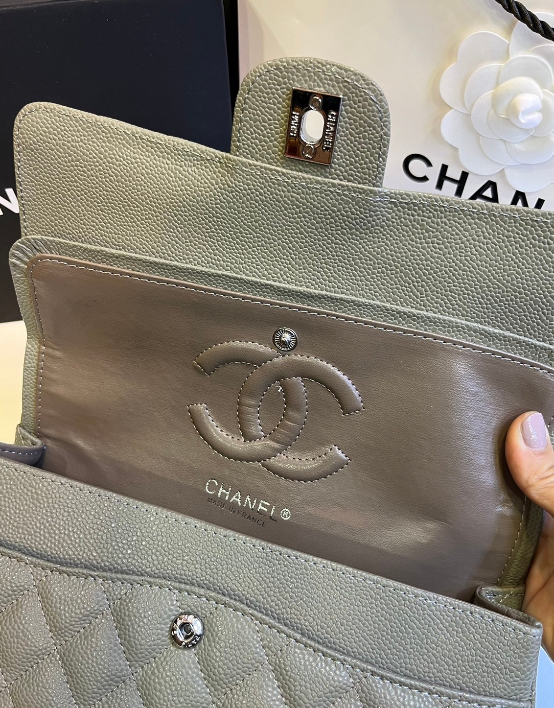 พร้อมส่งโทนพาสเทล CHANEL Classic in Pastel 25cm กระเป๋าสะพายรุ่นยอดนิยมเรียบหรู เกรดออริ 1:1 ใช้งานต่างประเทศได้ ภาพถ่ายจากงานขายจริง