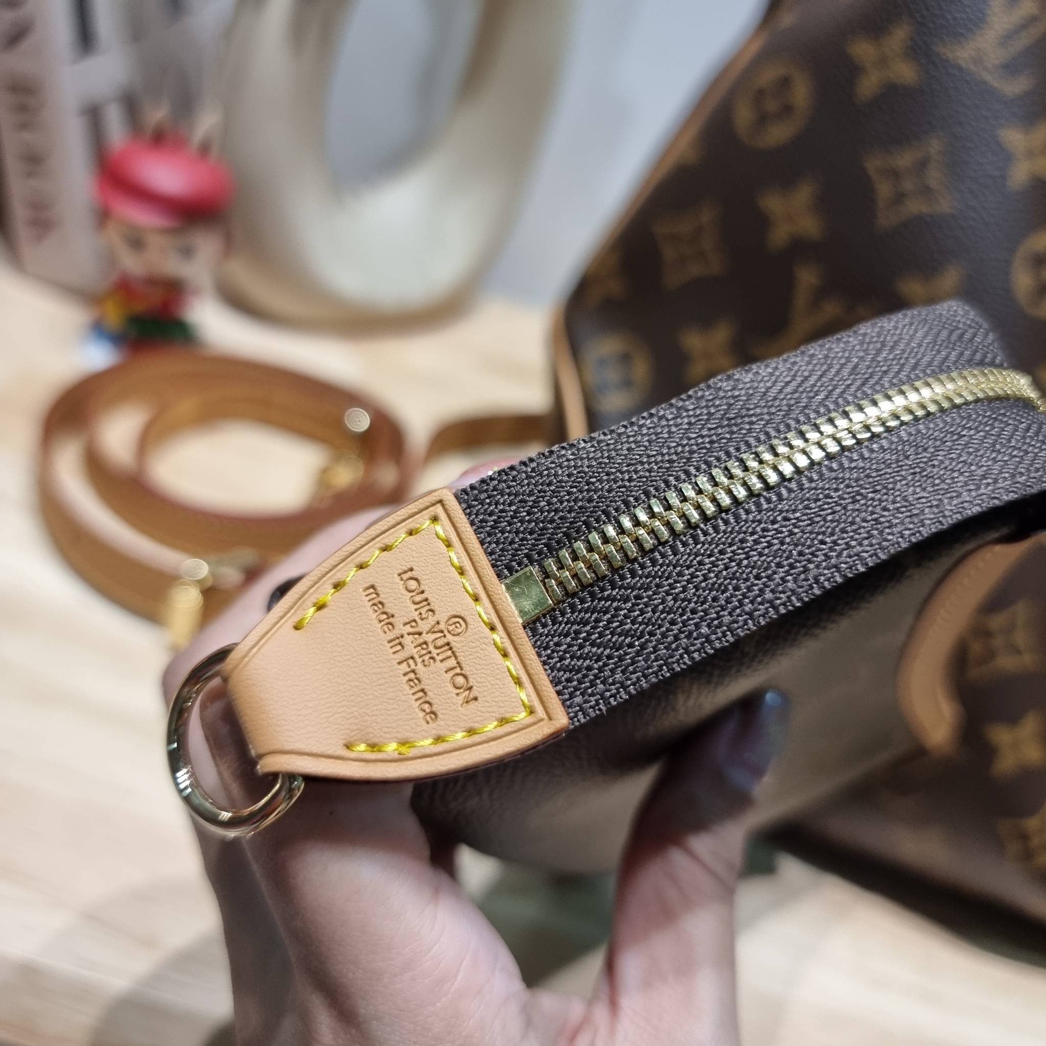 LV delightful bag / LV CARRYALL Monogram Canvas / LV Shopping Bag กระเป๋าทรงโท้ทใบใหญ่ ขนาดจุได้แบบล้นๆ รอบนี้จัดใบลูกมาให้อีก พิเศษที่สุด!! สมใจใครที่มองหากระเป๋าใบโปรด มีตะขอเกี่ยวที่ปากกระเป๋า และยังมาพร้อมสายสะพาย 2 แบบ