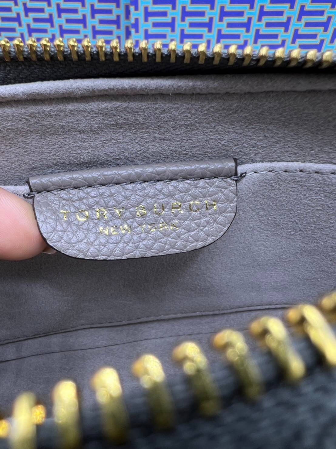 TORY BURCH Miller Mini Crossbody Bag / TORY CAMERA BAG / TORY BAG พร้อมส่ง 5 สี กระเป๋าสะพายใบเล็กมินิมอลในรูปทรงใหม่ที่คล่องตัว