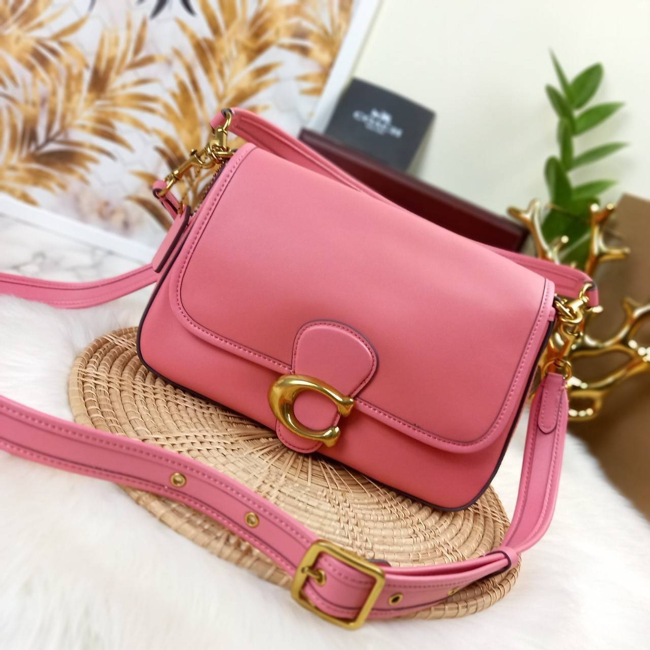COACH SOFT TABBY SHOULDER BAG (C4823//C5261) กระเป๋าถือ กระเป๋าสะพาย ที่ใครๆก็เข้าถึงได้ หรูหรา คลาสสิค ลุคเรียบร้อย แต่ความสวยไม่น้อย! ดาเมจความลุคผู้ดีรุนแรงมาก!!เกินต้าน!!// วัสดุหนังแท้ทั้งใบ หนังเรียบ หนังนิ่มมากๆ อยู่ทรงสวยมากๆด้วย// ด้านในโล่งกว้าง