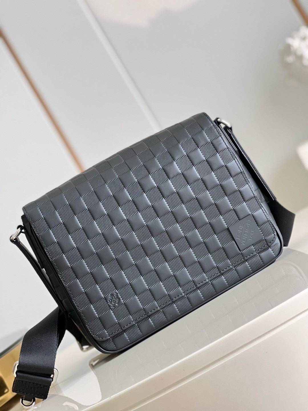 เกรดเทพ Top ORI | LV District PM Damier Infini leather กระเป๋าสะพายทรงแมสเซ็นเจอร์ หนังแท้ เกรดดีสุด เทียบแท้ ผ่านทุก ตม. ใช้งานได้ทั่วโลก