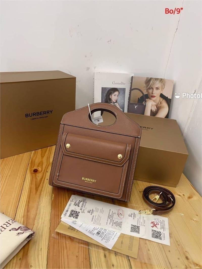 BURBERRY POCKET TOTE HANDBAG / BURBERRY FRAGRANCES CROSSBODY BAG ดีไซน์สวยหรูอยู่ทรง