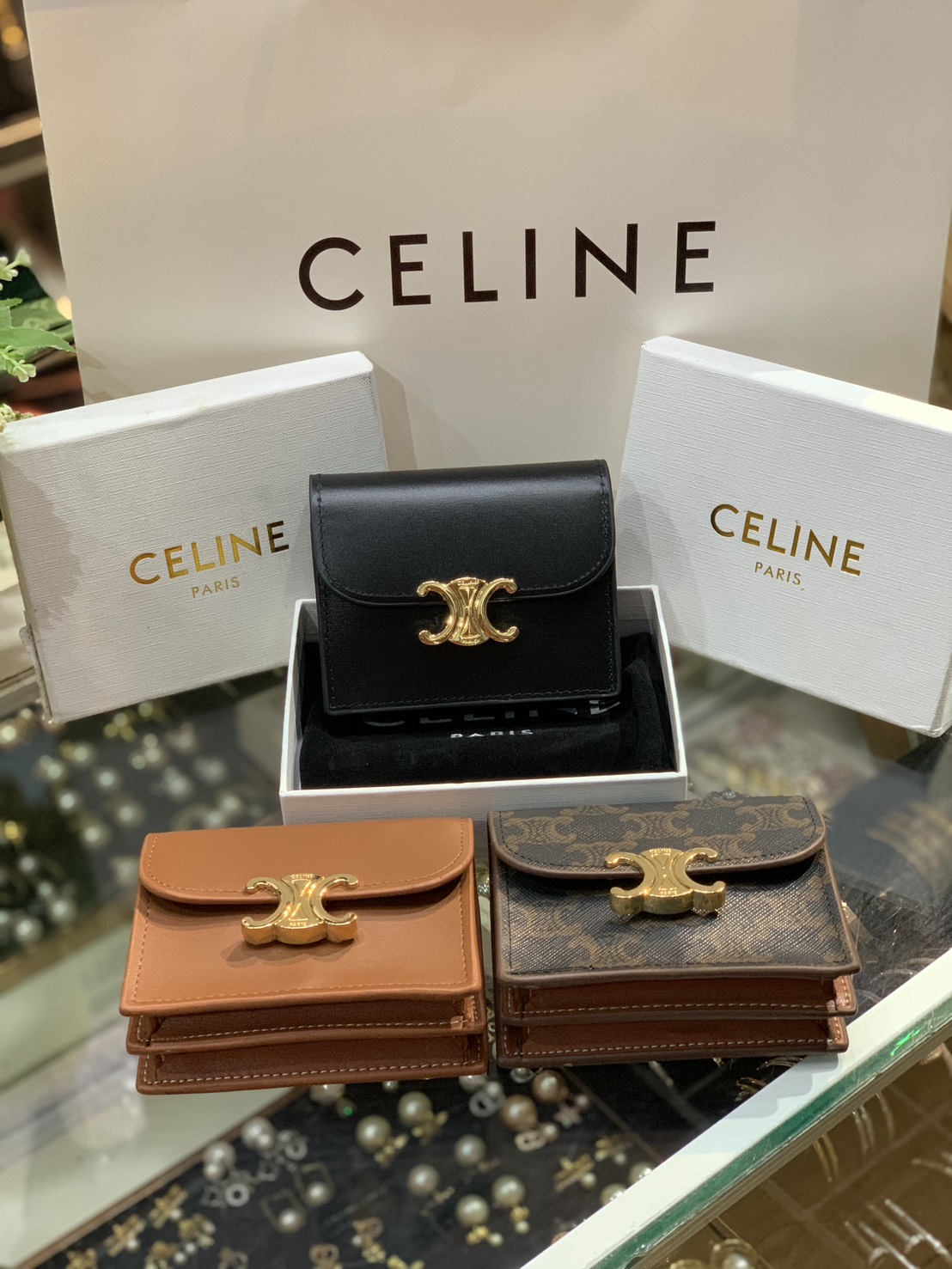 ORI หนังแท้ | CELINE SHORT WALLET BUSINESS CARD HOLDER / CELINE COMPACT WALLET WITH COIN TRIOMPHE กระเป๋าสตางค์ซีลีนใบสั้น เรียบหรู มีฟังก์ชันและสไตล์ให้เลือกด้วยช่องใส่บัตรหลายช่อง