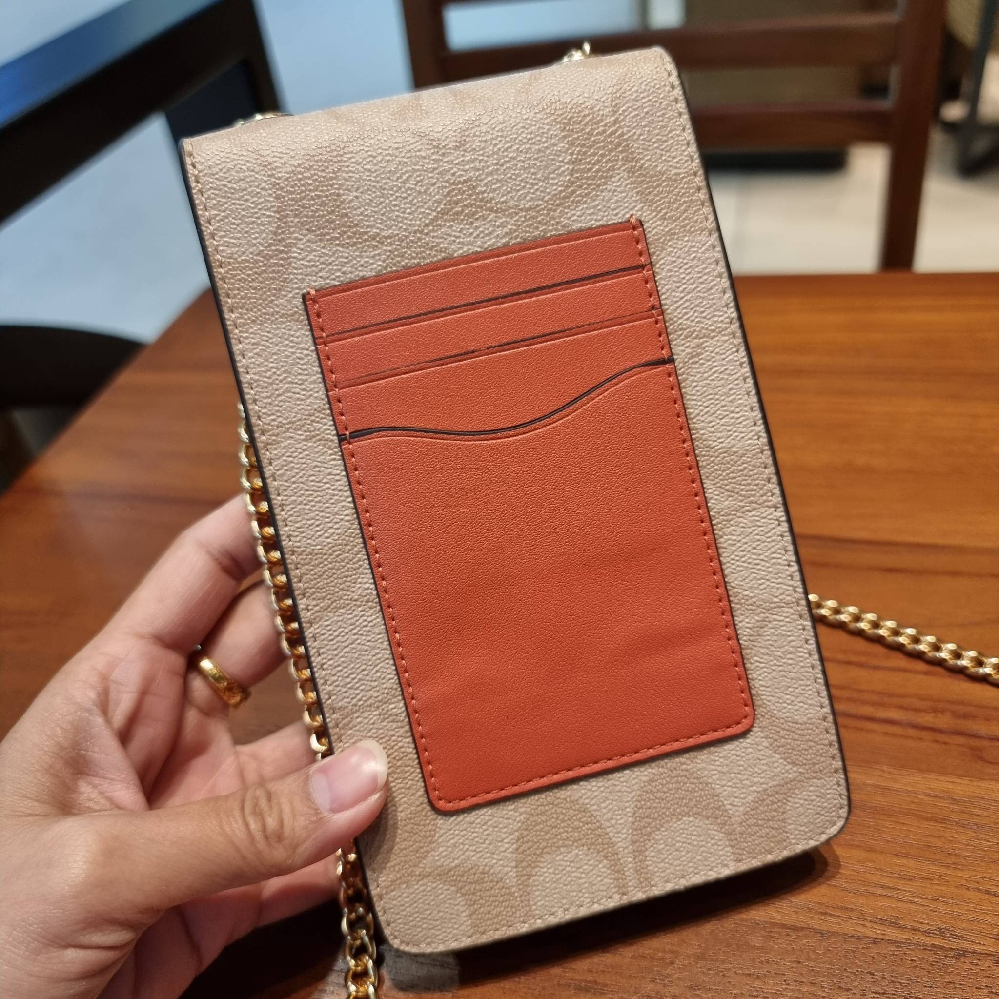 COACH F73486 NORTH/SOUTH PHONE CROSSBODY IN SIGNATURE CANVAS WITH FRUIT 🍒🍓🍋 แจกความสดใสกันอีกครั้ง!! กับกระเป๋าสะพายเอนกประสงค์ Case phone ใส่โทรศัพท์มือถือได้ทุกรุ่น ดีไซน์ลายผลไม้ฉ่ำๆ สวยมีเสน่ห์ 💖 วัสดุหนังแคนวาสคุณภาพ ฝ