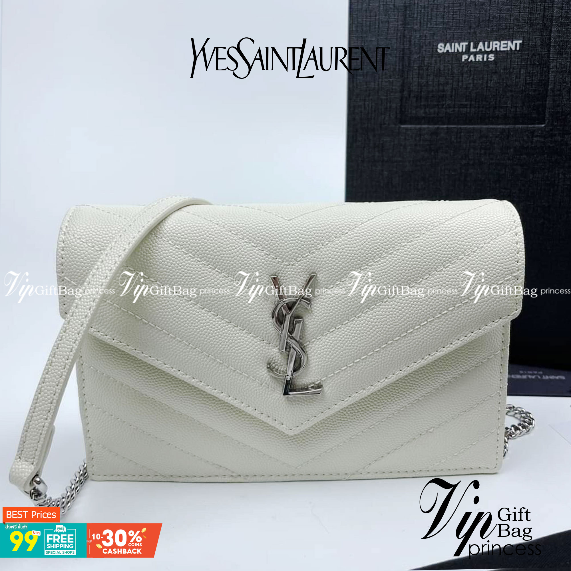 หนังแท้ YSL Yves Saint Laurent Envelope WOC 7.5” รุ่นฮอตปรอทแตก ทรงฐานตั้งได้ เป็นการดีไซน์กึ่งกระเป๋าสตางค์ ที่มาพร้อมสายสะพายยาว (เป็นสายโซ่ที่ต่อกับหนัง) สายถอดได้ (ปรับระดับไม่ได้) ถือเป็นคลัชก็สวยมากเลยค่ะ เป็นอีกหนึ่งรุ่นที่ให้ความรู้สึกเรียบแต่โก้ห