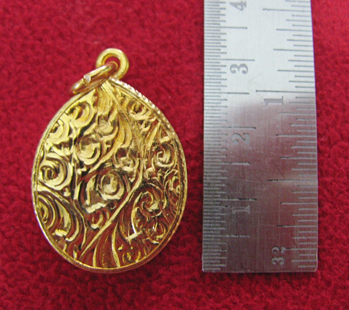 สินค้าหมดค่ะ ล็อกเก็ตพระสุพรรณกัลยาพื้นสีส้มพิมพ์เล็กเลี่ยมทองไมครอนพร้อมใบคาถาค่ะ