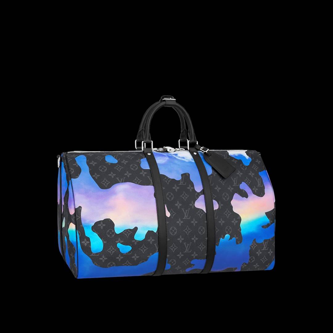 LV KEEPALL 45B BAG กระเป๋าเดินทางสุดคลาสสิค KEEPALL BANDOULIERE MONOGRAM ECLIPSE REVERSE MULTICOLOR สะท้อนแรงบันดาลใจจากคอลเล็คชั่น “Room with a View” สำหรับสิ้นปี 2022 ทึ่ใครๆก็เฝ้ารอ ไอเท็มที่จะทำให้การเดินทางไม่ธรรมดาอีกต่อไป ด้วยดีเทลความเป็นเอกลักษณ์