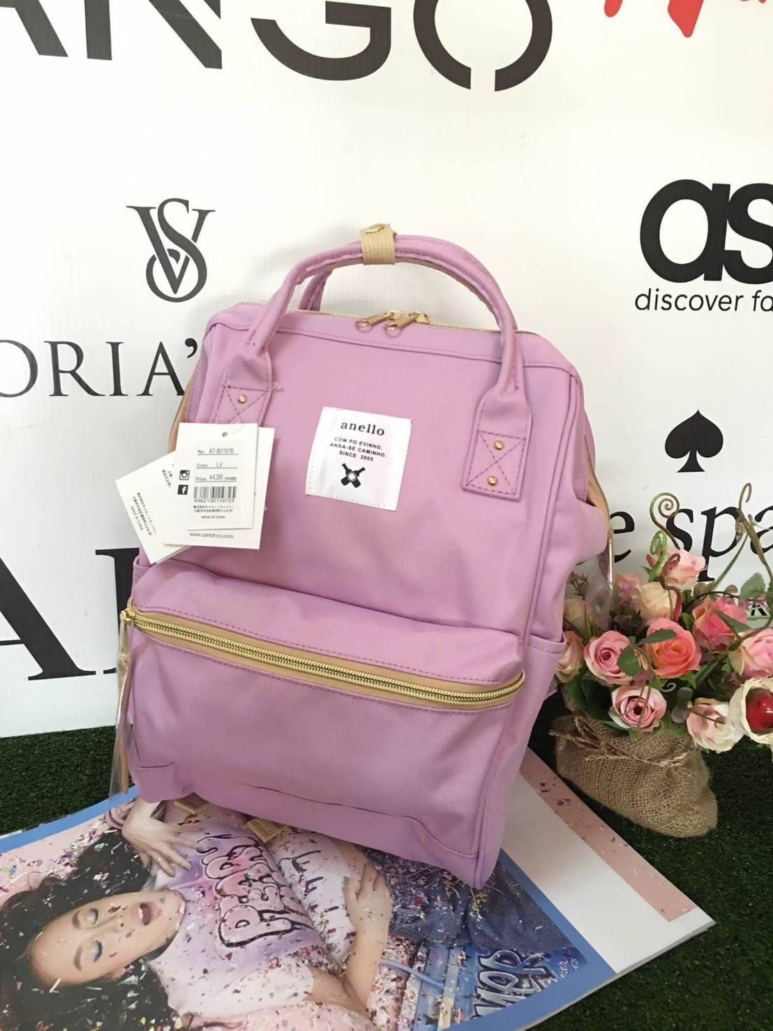 ANELLO POLYESTER CANVAS RUCKSACK รุ่นมินิ แบรนด์ดังสุดฮิตที่กำลังดังในประเทศญี่ปุ่น กระเป๋าเป้สไตล์คาวาอิ รูปทรงแปลกใหม่มีสไตล์เป็นของตัวเอง วัสดุผ้าแคนวาส ปากกระเป๋ากว้างมีโครง ง่ายสำหรับเวลาใส่สัมภาระ ภายในมีช่องเล็กและช่องใหญ่ใช้งานง่าย เปิดปิดด้วยซิปค