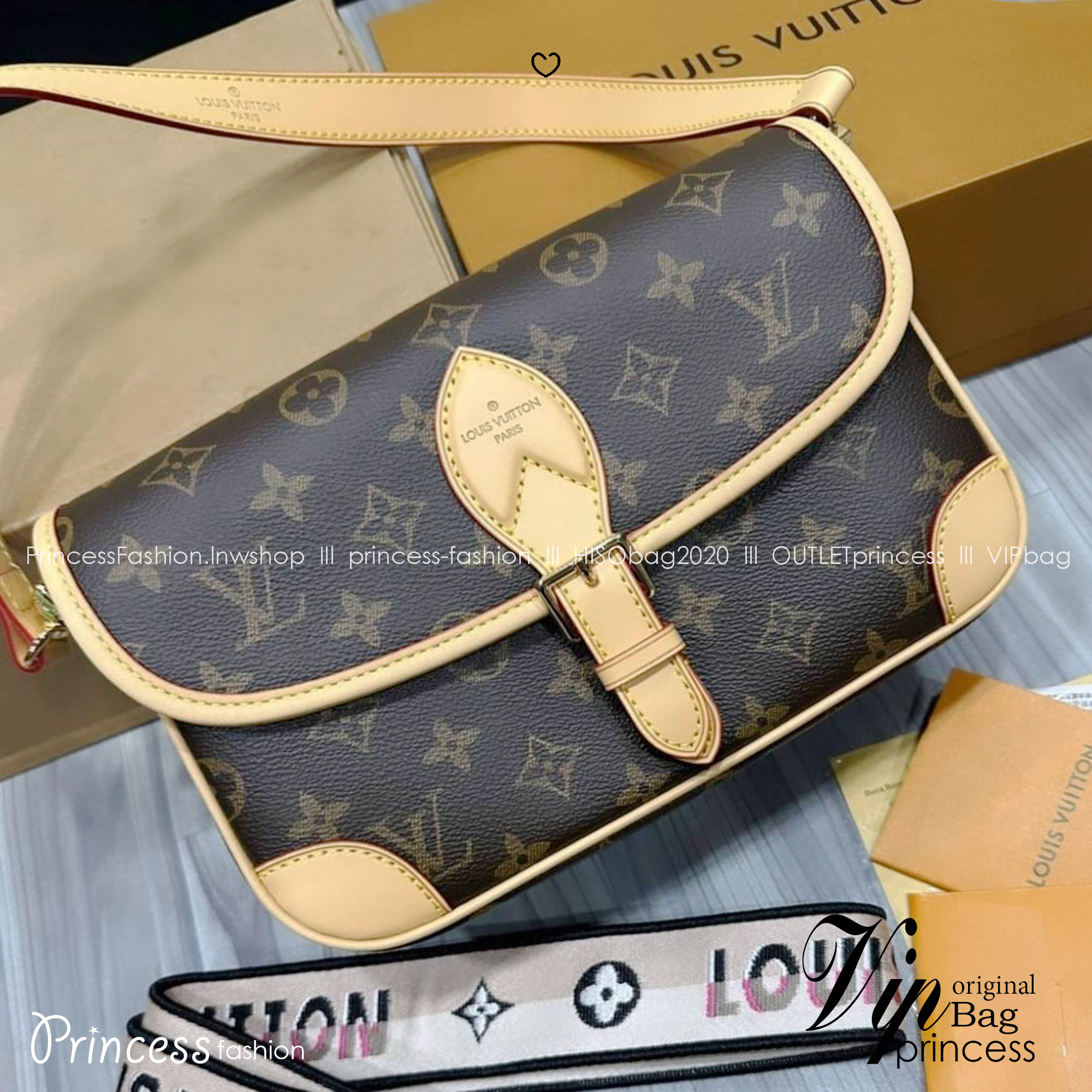 LV Diane Bag Monogram canvas กระเป๋าสะพายมัลติฟังก์ชั่น ดีไซน์น่ารักน่าใช้ วัสดุหนังแคนวาส มีสายมาให้ถึง 2 แบบ สายหนังคล้องไหล่ได้ และสายสปอร์ตครอสบอดี้ได้ ปรับเปลี่ยนใช้ตามลุคแต่ละวันได้เลย ตอบรับทุกโอกาสของสาวๆได้ง่าย แมทช์ได้ทุกลุคจ้า