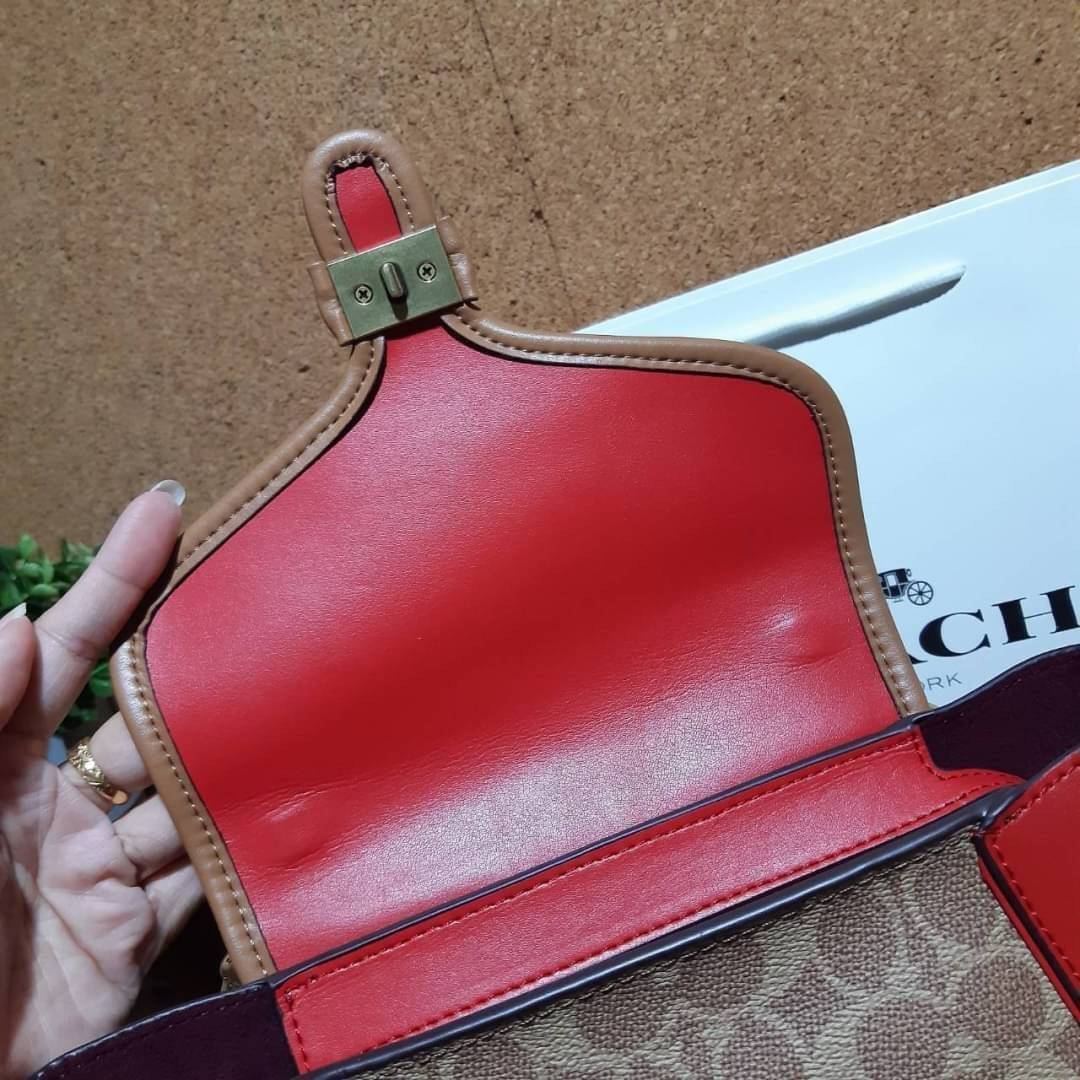 COACH COURIER CARRYALL 23 IN COLORBLOCK SIGNATURE CANVAS พร้อมส่ง 7 แบบ พร้อมส่ง ลุคดูไฮสุดๆค่ะ! กระเป๋าสะพายหนังหรูหราและคลาสสิค หนังแท้ชั้นดีที่สุด น้ำหนักเบา หนังสวยมากก สัมผัสแล้วหลงรักแน่นอนจ้าา😘