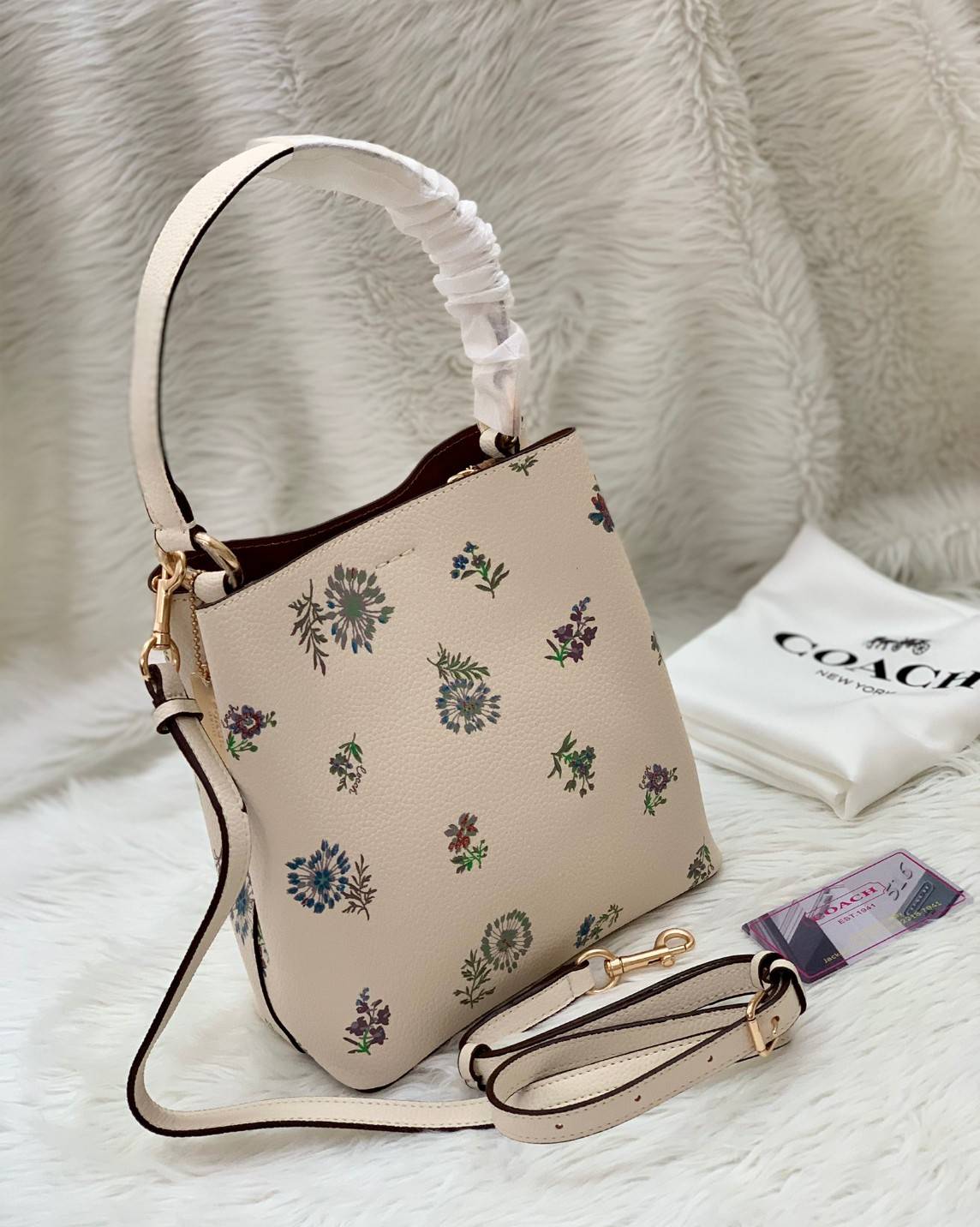 ของแท้ 💯% COACH SMALL TOWN BUCKET BAG WITH DANDELION FLORAL PRINT พร้อมส่งที่ไทยค่ะ! กระเป๋าหิ้ว//สะพายข้าง หนังแท้นิ่มสวย