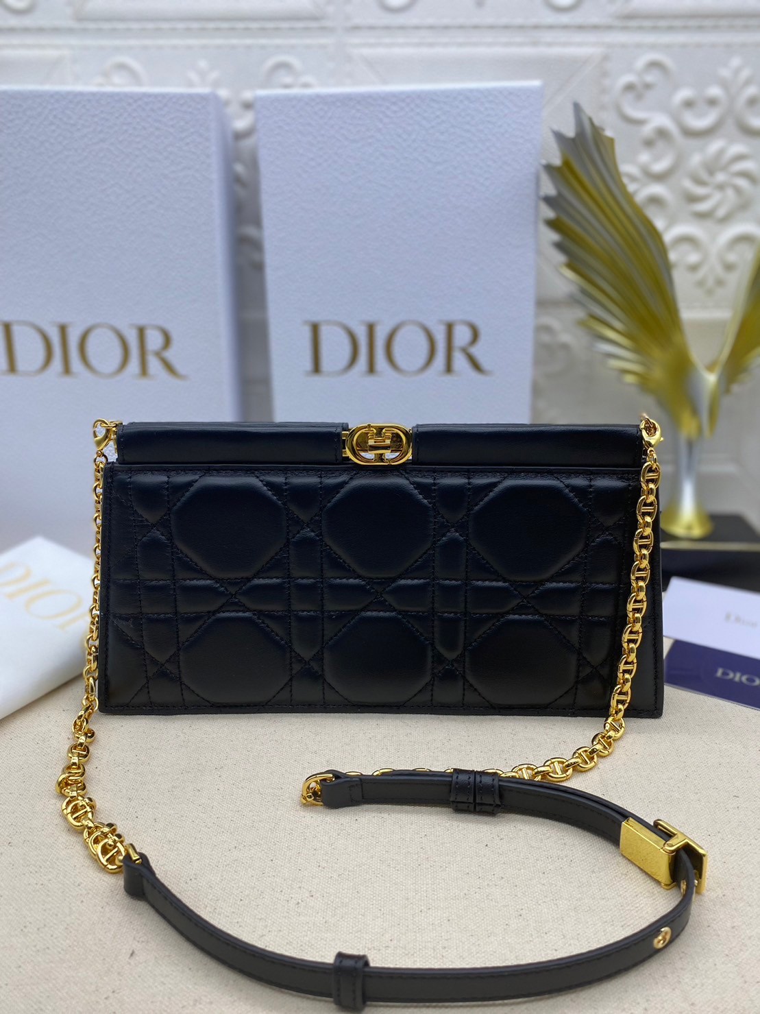 Dior Caro Colle Noire Clutch with Chain Cannage / DIOR Clutch / DIOR BAG พร้อมส่ง 4 สี กระเป๋าสะพายทรงคลัท ดีไซน์เรียบหรู ดูแพง รุ่นนี้คือ ถือแล้วผู้ดีมากค่ะ