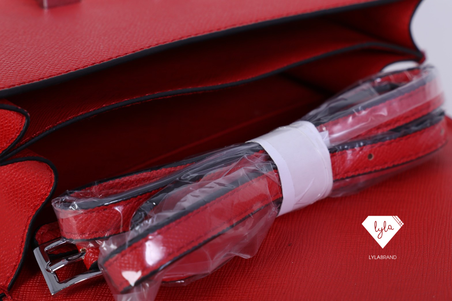 LYLABRAND🔔 Constance ไซต์ 18 สุดฮอต รุ่นนี้หนัง Epsom , PU top premium นะคะ หนังดีเลอค่าน่าสอยมากกก บอกคำเดียวเลยว่าเด็ดสุด !! เหมือนหนังแท้เบอสุดค่ะคูณผู้หญิง ลูกค้าเก่าน่าจะทราบกันดีอยู่แล้วว่าคุณภาพของร้านนี้ต้องมาเป็นอันดับหนึ่งเท่านั้น อิอิ ม