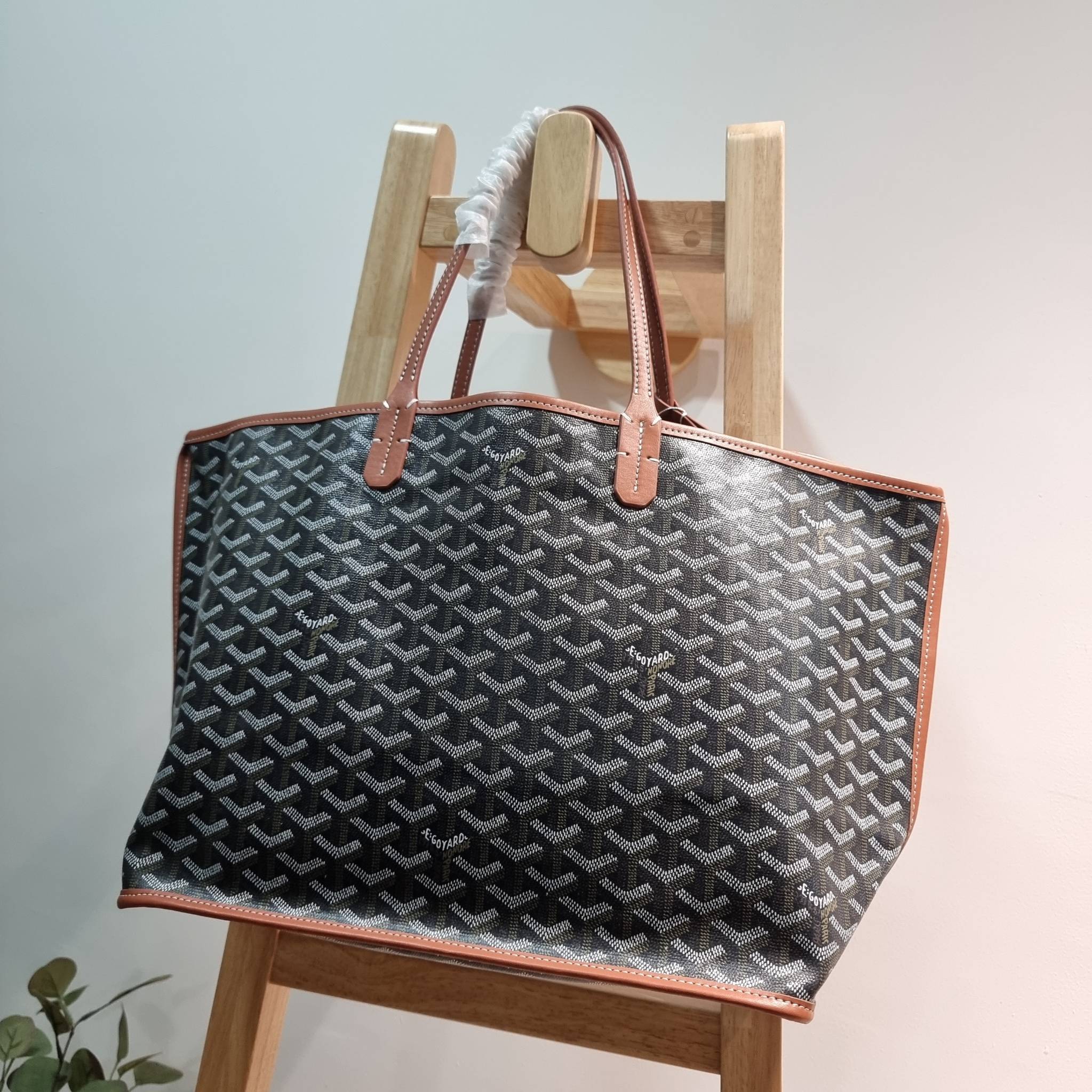 GOYARD ANJOU REVERSIBLE TOTE กระเป๋าสะพายทรงโท้ท ใบใหญ่จุใจ!! กลับด้านใช้ได้ทั้ง 2 ด้าน มาครบสีขายดี เลิศทุกสี รูปทรงคลาสสิค