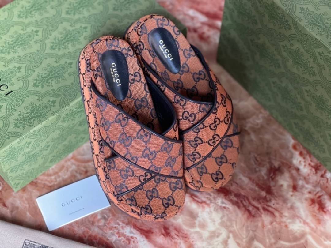 หนังแท้ GUCCI Denim Sandals / GG jacquard organic denim platform sandals / GG Shoes พร้อมส่งที่ไทย รองเท้าผ้าเดนิมเกรดเทพออริจินอล ภาพสินค้าถ่ายจากงานขายจริง ใช้งานต่างประเทศได้ค่ะ