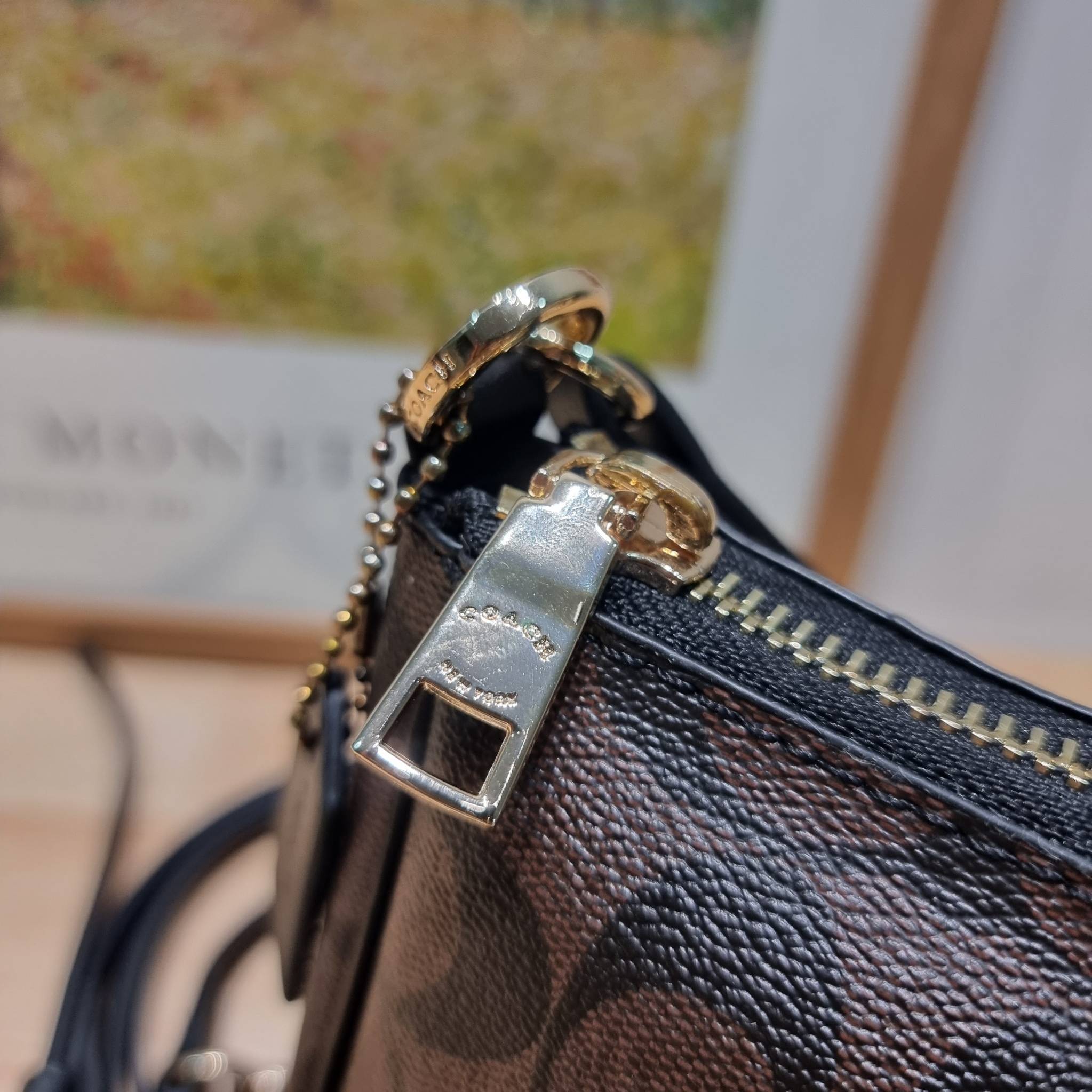 COACH TOP HANDLE POUCH F58321 พร้อมส่ง 9 สี กระเป๋าทรงพอช ยอดฮิต ยกขึ้นแท่น ด้วยดีไซน์ที่ออกมาให้ใช้งานได้ง่าย ขนาดกำลังเหมาะ