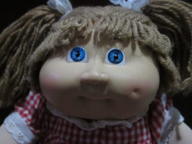 VINTAGE 1978,1982 CABBAGE PATCH KID DOLL - BLUE EYES - DARK BLONDE YARN HAIR ตุ๊กตาหัวกระหล่ำมือสอง