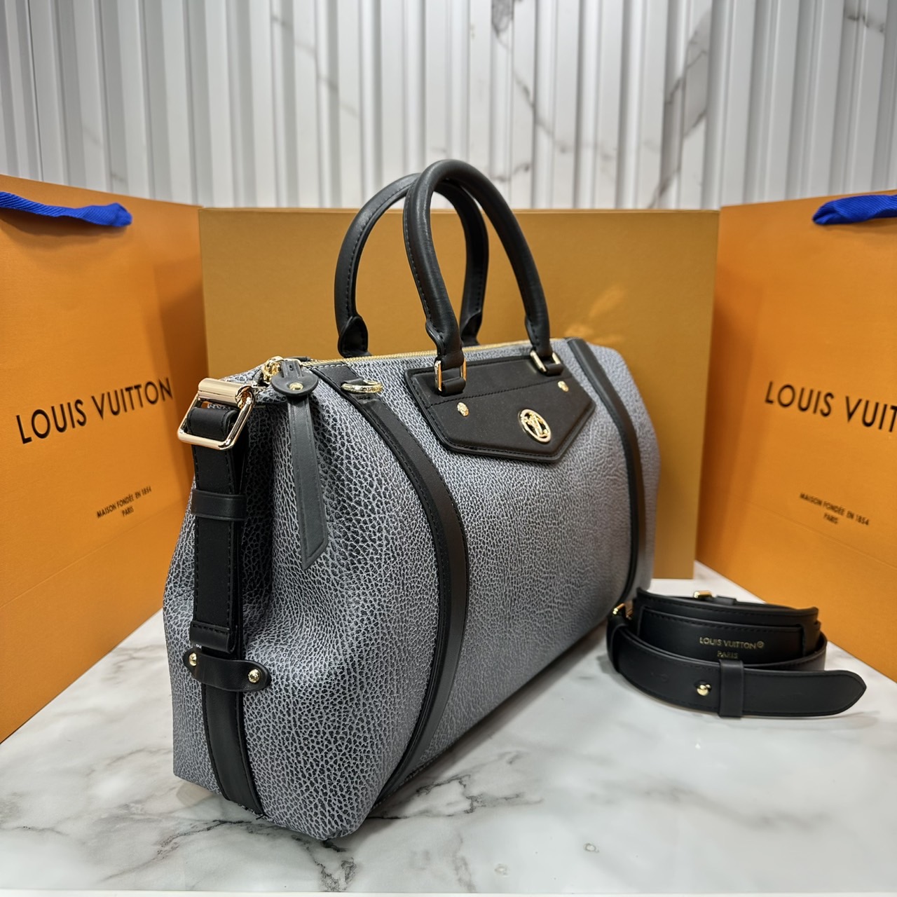 ORI หนังแท้ | LV Biker PM bag กระเป๋าสะพาย ใหม่ล่าสุดเปิดตัวโดดเด่นใน Spring -Summer 2025 ได้แรงบันดาลใจมาจากเสื้อแจ็คเก็ตไบเกอร์สุดไอคอนิก โทนสีคลาสสิกเหนือกาลเวลาไอเท็มหลักเปี่ยมสไตล์ประจำฤดูกาลนี้และในอนาคต
