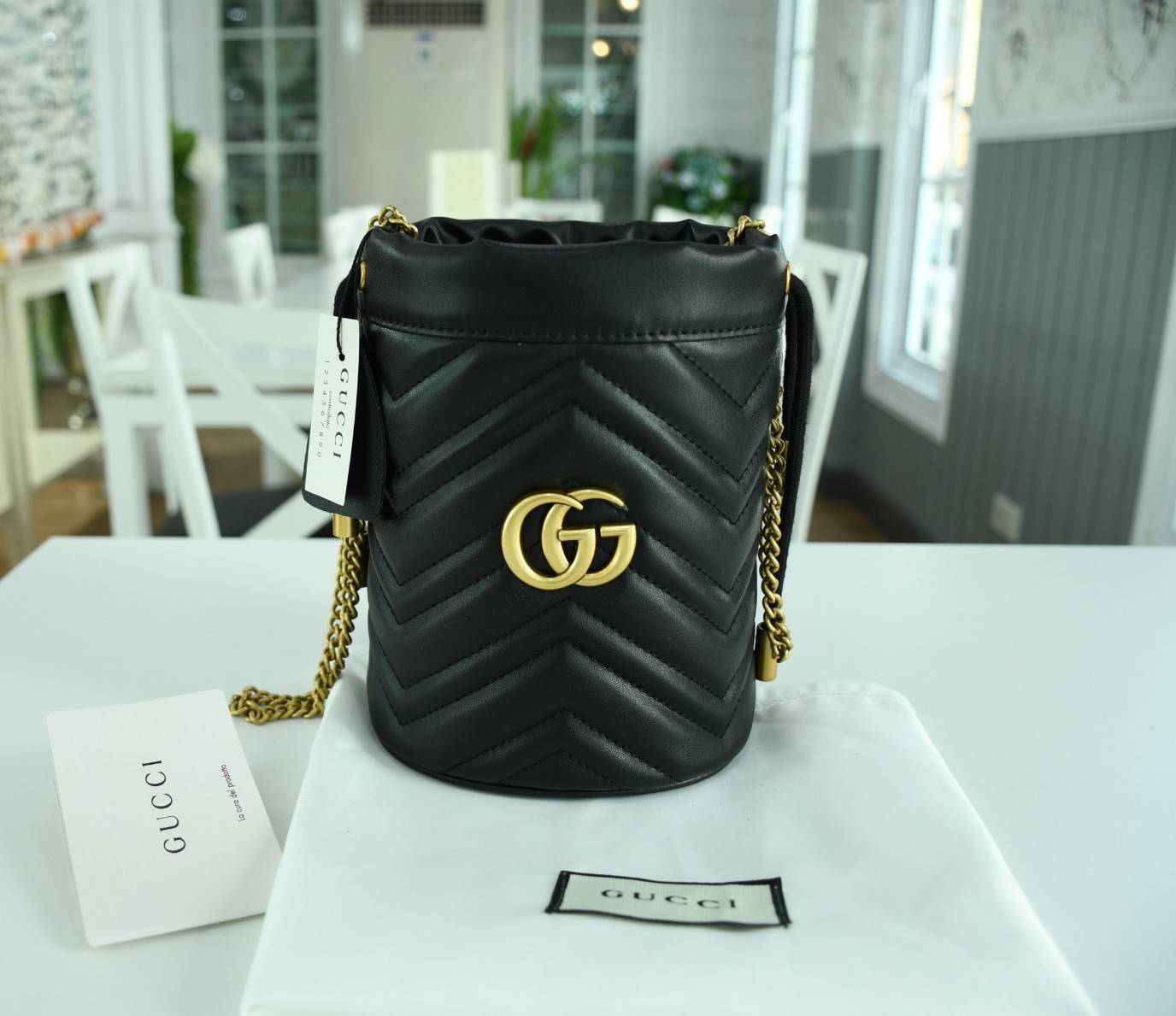 VIP 】Gucci GG Marmont mini bucket bag กระเป๋าสะพายข้าง Premiumgift วัสดุหนังแท้ ด้านในโล่ง มีช่องใส่บัตร3ช่อง ใส่กระเป๋าตังค์ ใส่โทรศัพท์ Iphone+ ได้ สายโซ่ยาว Crossbody ได้ ถอดสายได้ น้ำหนักเบา มาพร้อมถุงผ้าแบรนด์ ใบนี้คือที่สุด คุณหนูมากมาย ไม่ควรพลาดเล
